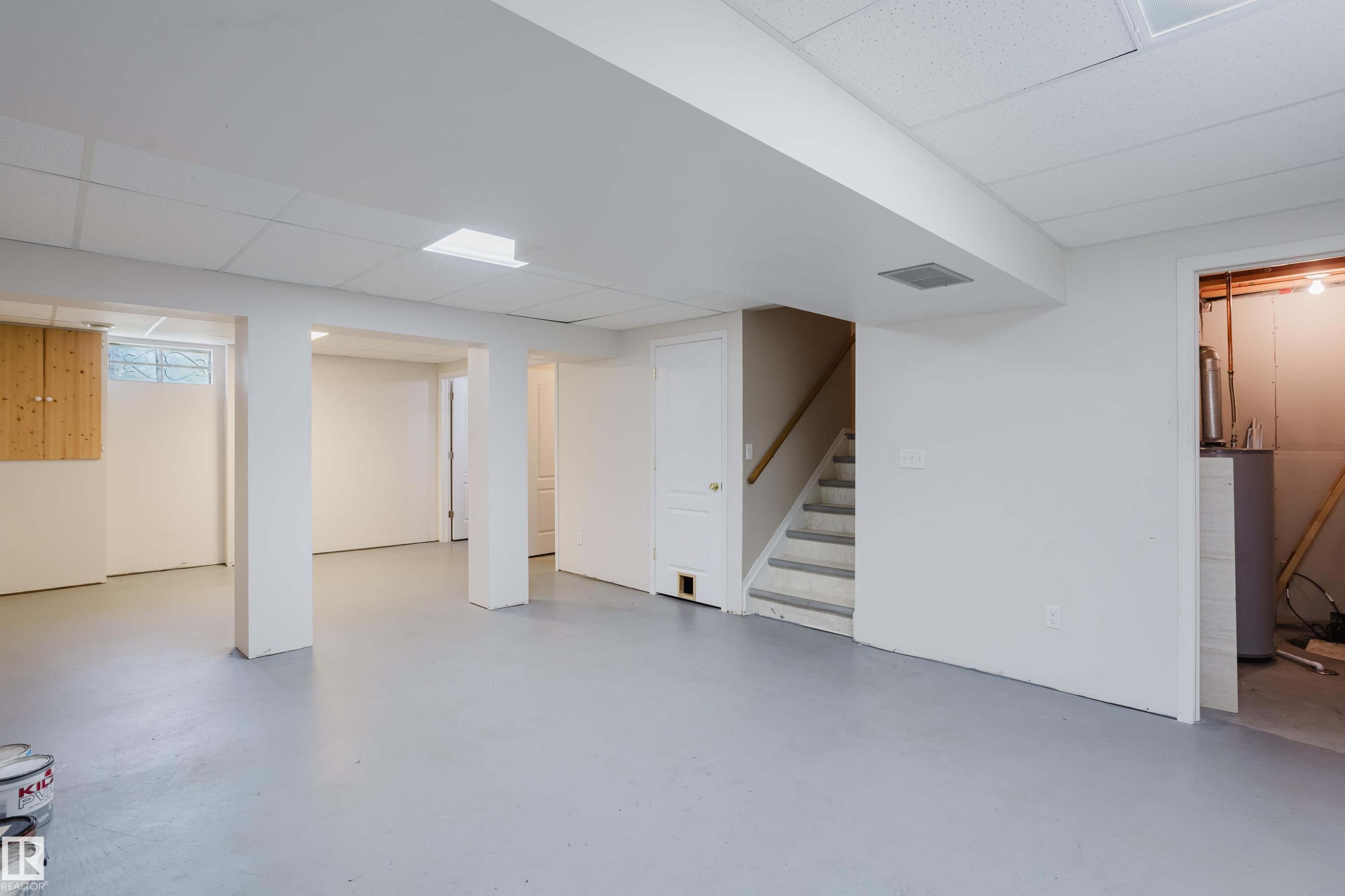 9220 92 Street Nw, Edmonton, AB - Indoor