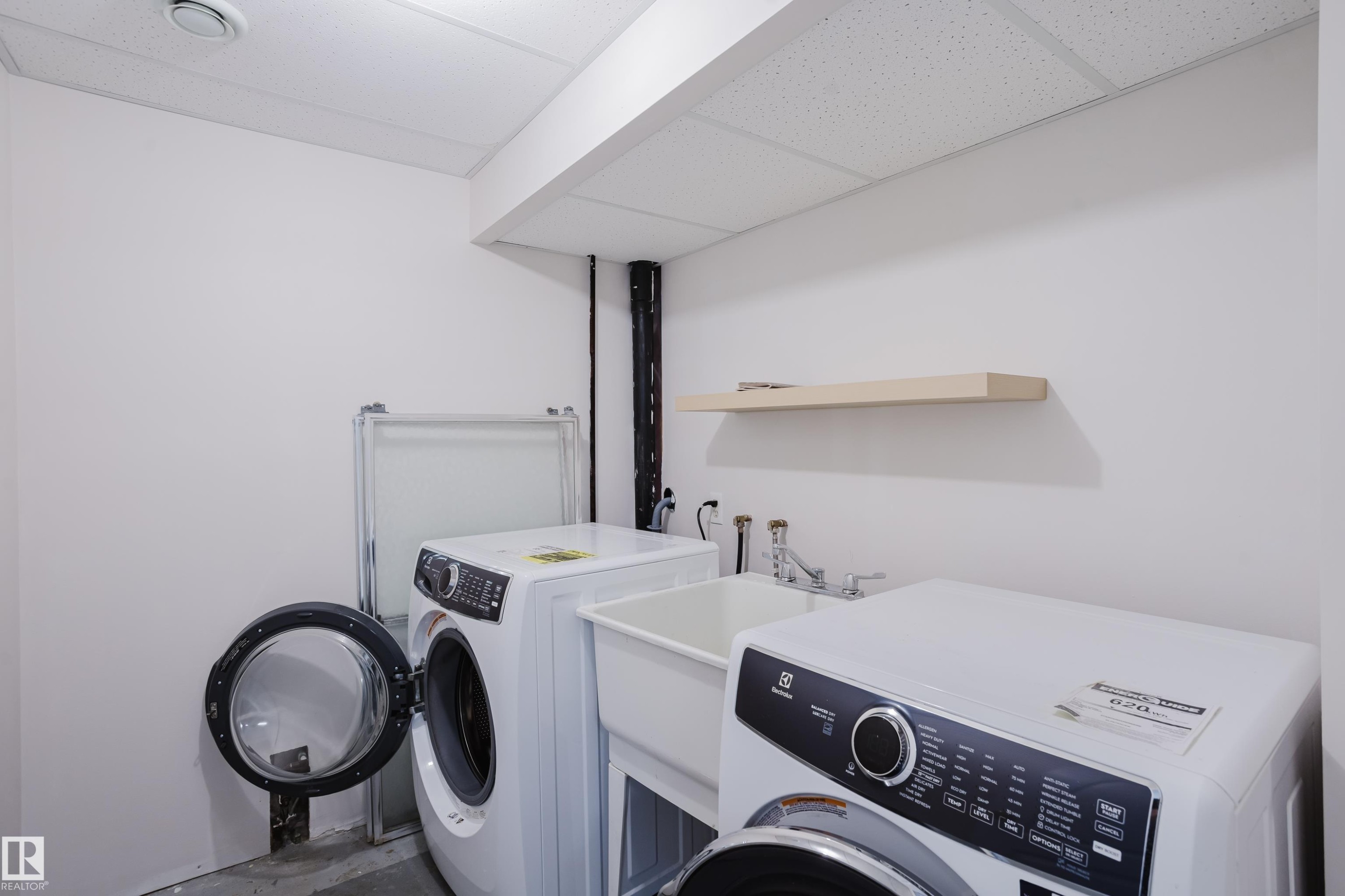 9220 92 Street Nw, Edmonton, AB - Indoor Photo Showing Laundry Room
