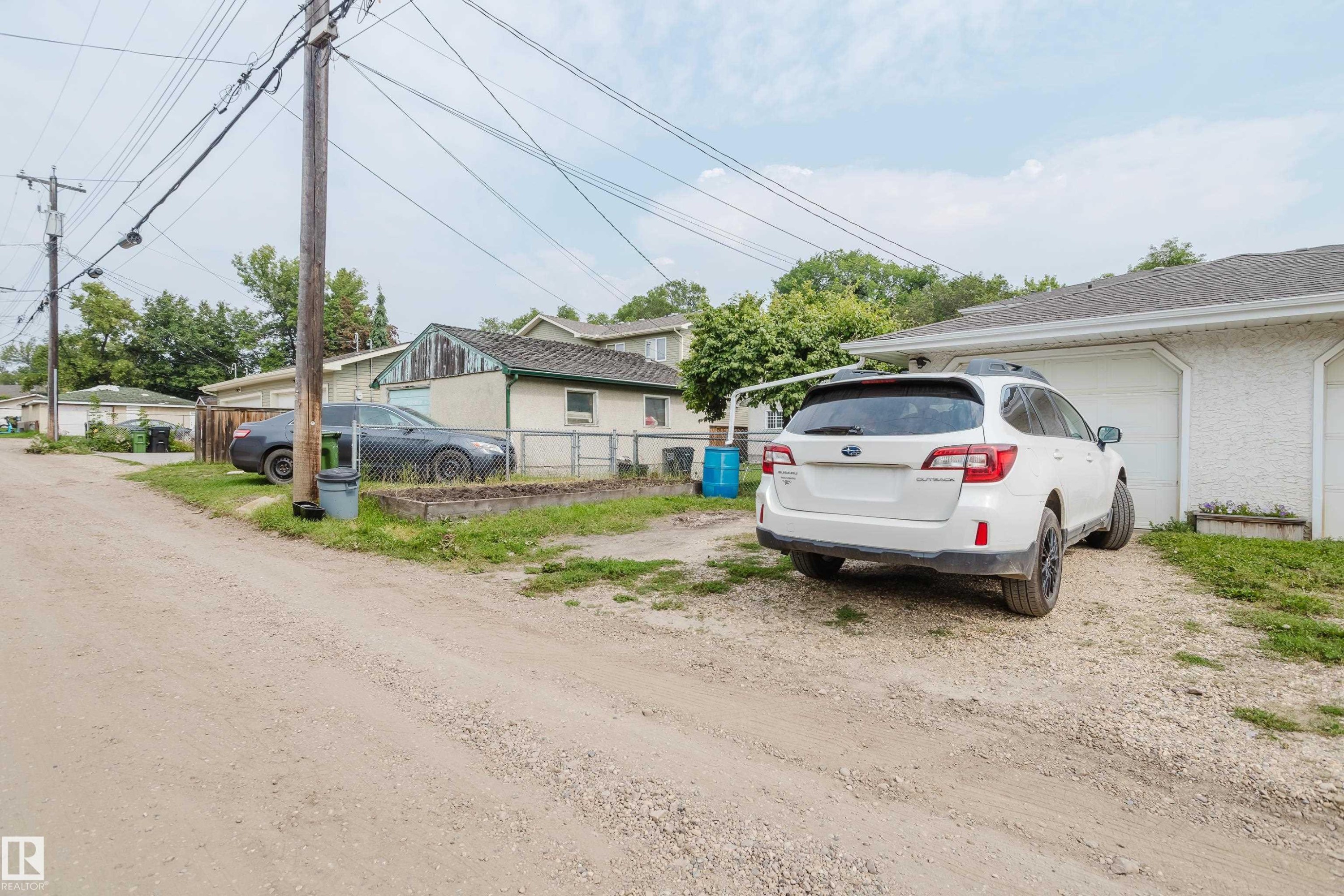 9220 92 Street Nw, Edmonton, AB - Outdoor