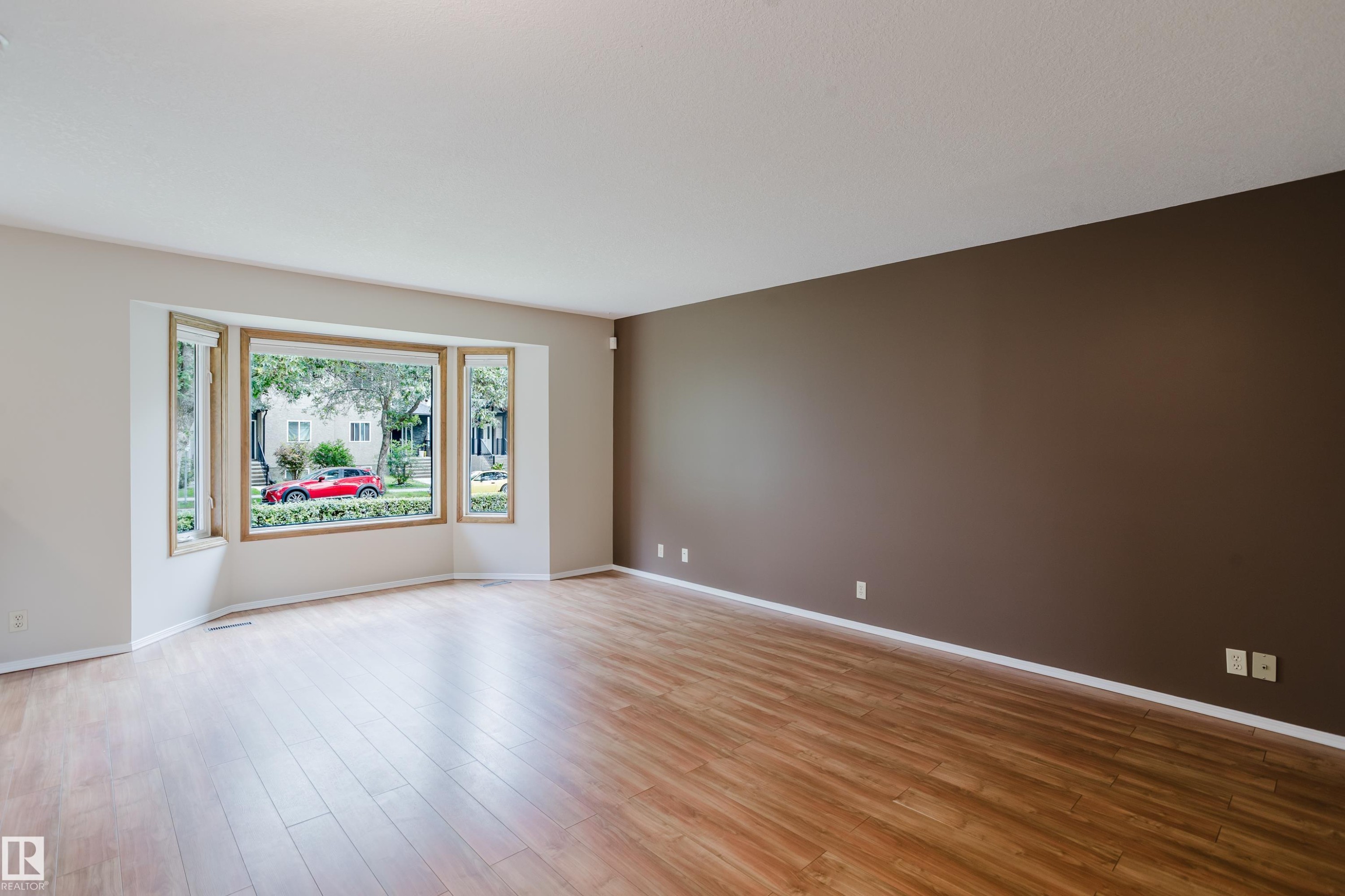 9220 92 Street Nw, Edmonton, AB - Indoor