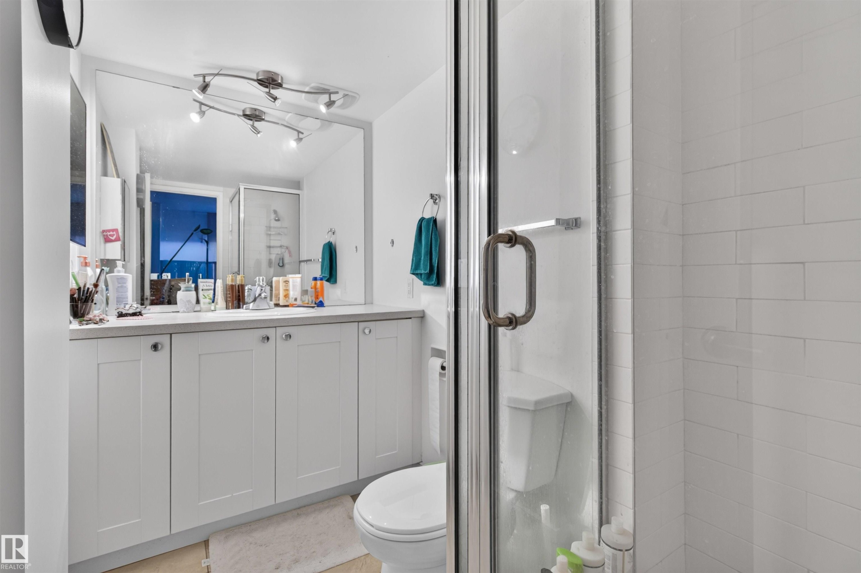 #703 9909 110 St Nw, Edmonton, AB - Indoor Photo Showing Bathroom