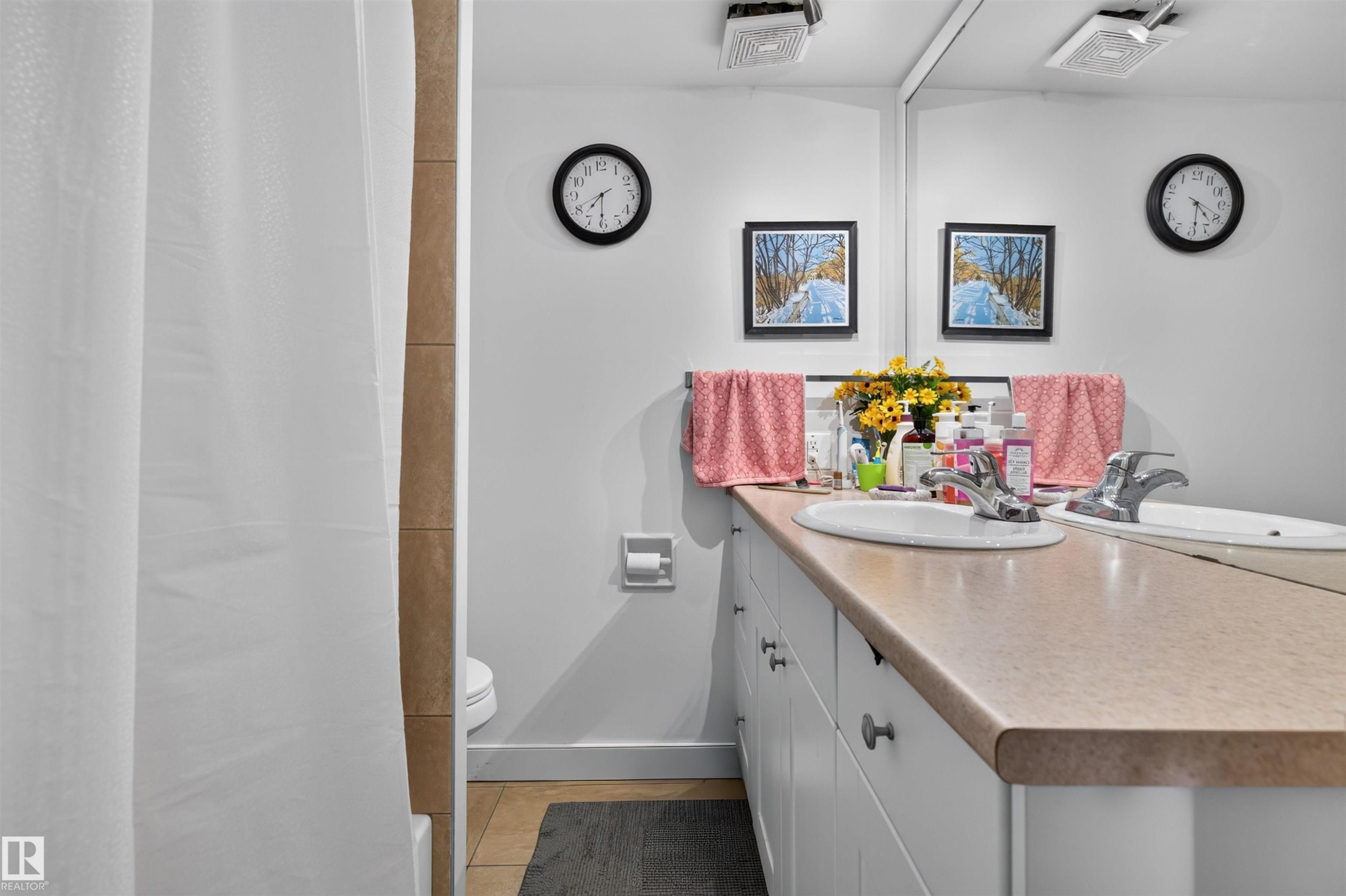 #703 9909 110 St Nw, Edmonton, AB - Indoor Photo Showing Bathroom