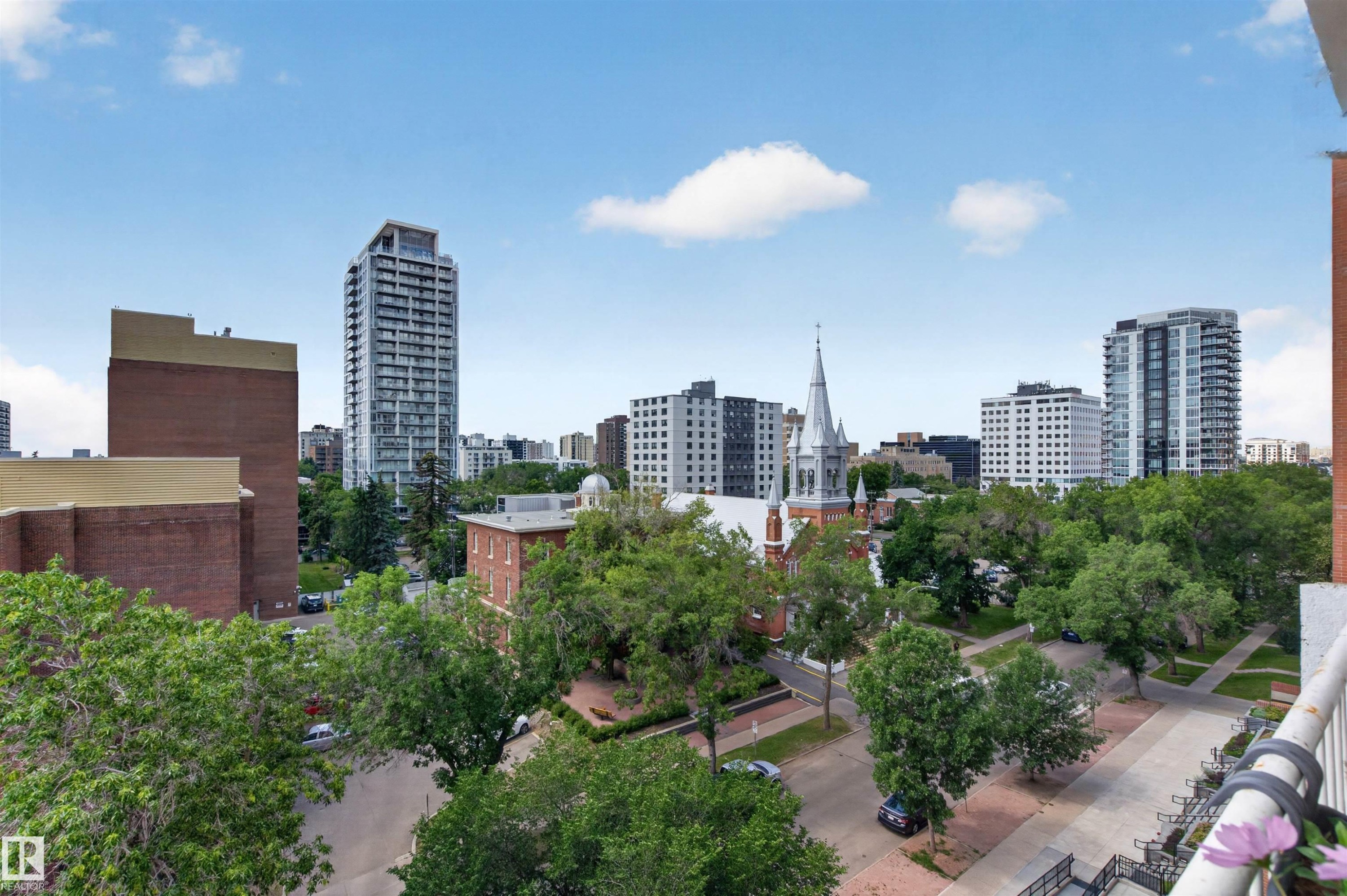 #703 9909 110 St Nw, Edmonton, AB - Outdoor