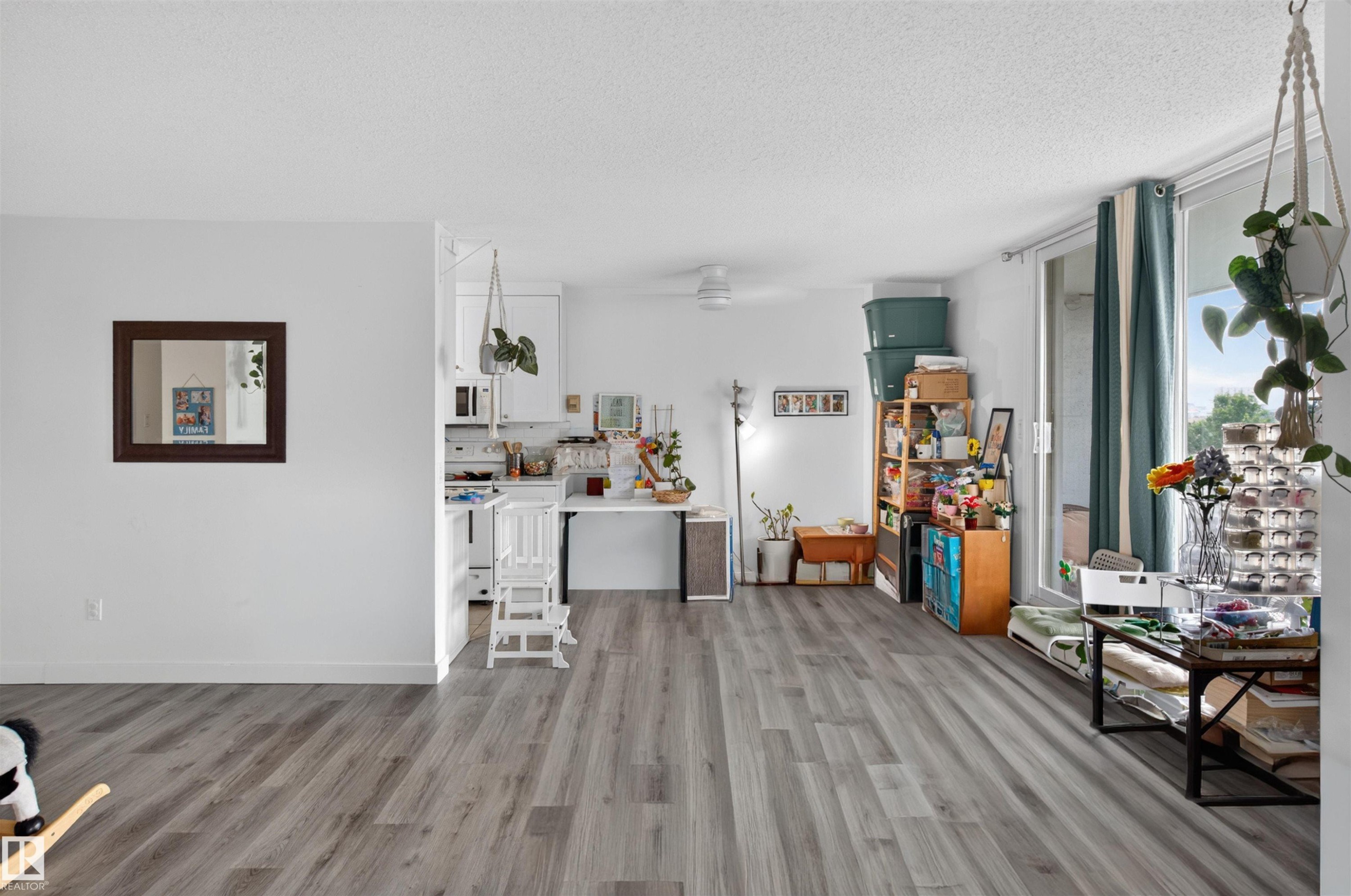 #703 9909 110 St Nw, Edmonton, AB - Indoor