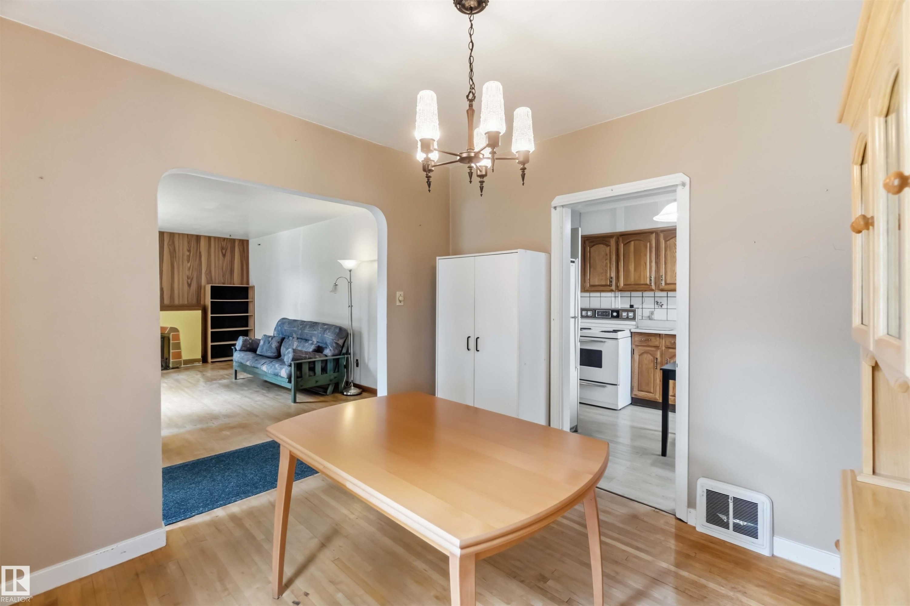 Open archway leading to additional living space - 11710 94 Street Nw, Edmonton, AB - Indoor Photo Showing Dining Room