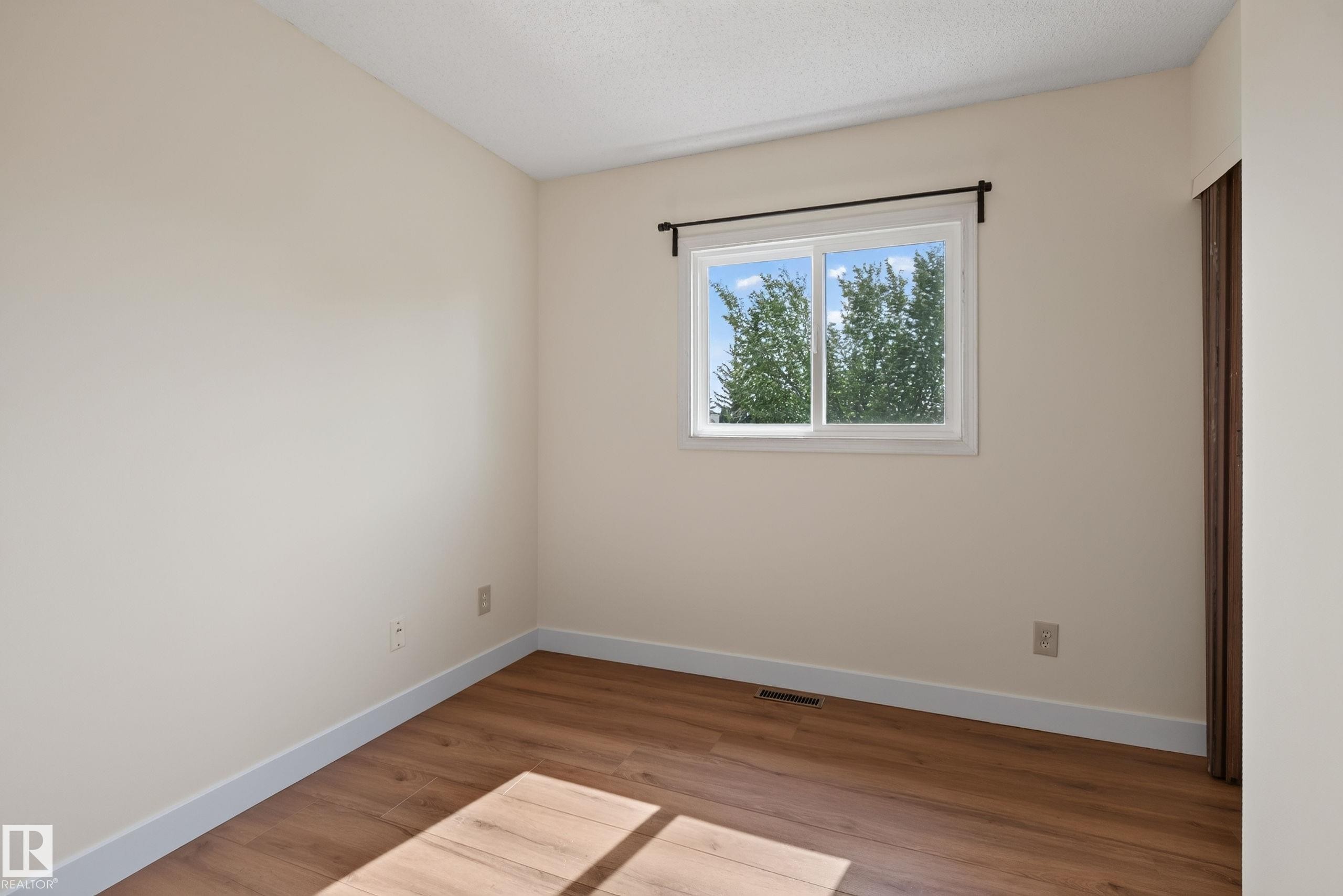 18478 62B Avenue Nw, Edmonton, AB - Indoor Photo Showing Other Room