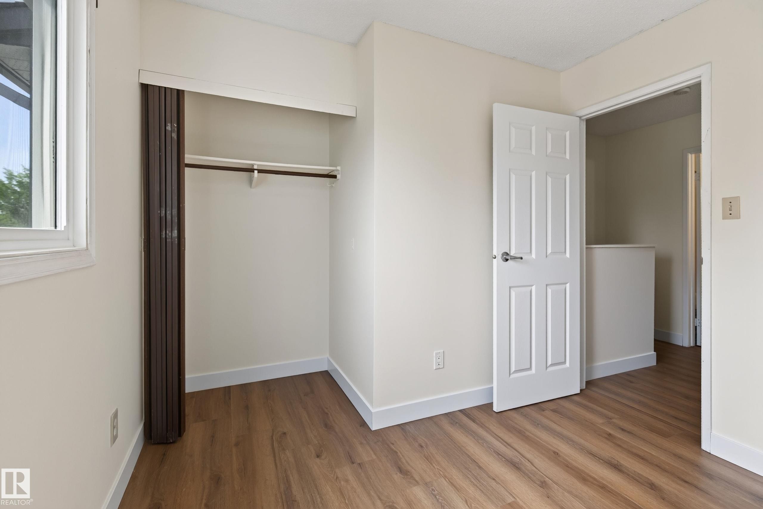 18478 62B Avenue Nw, Edmonton, AB - Indoor Photo Showing Other Room