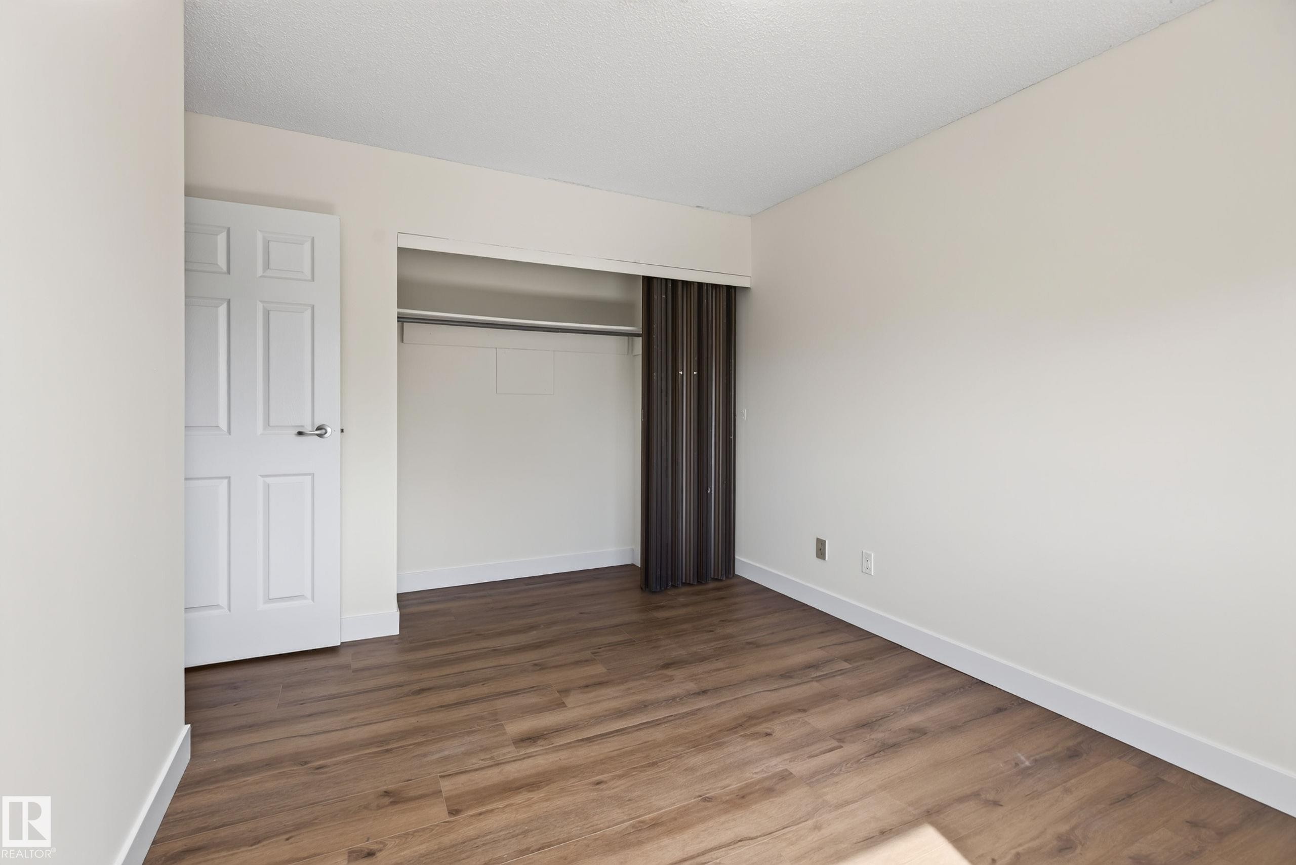 18478 62B Avenue Nw, Edmonton, AB - Indoor Photo Showing Other Room