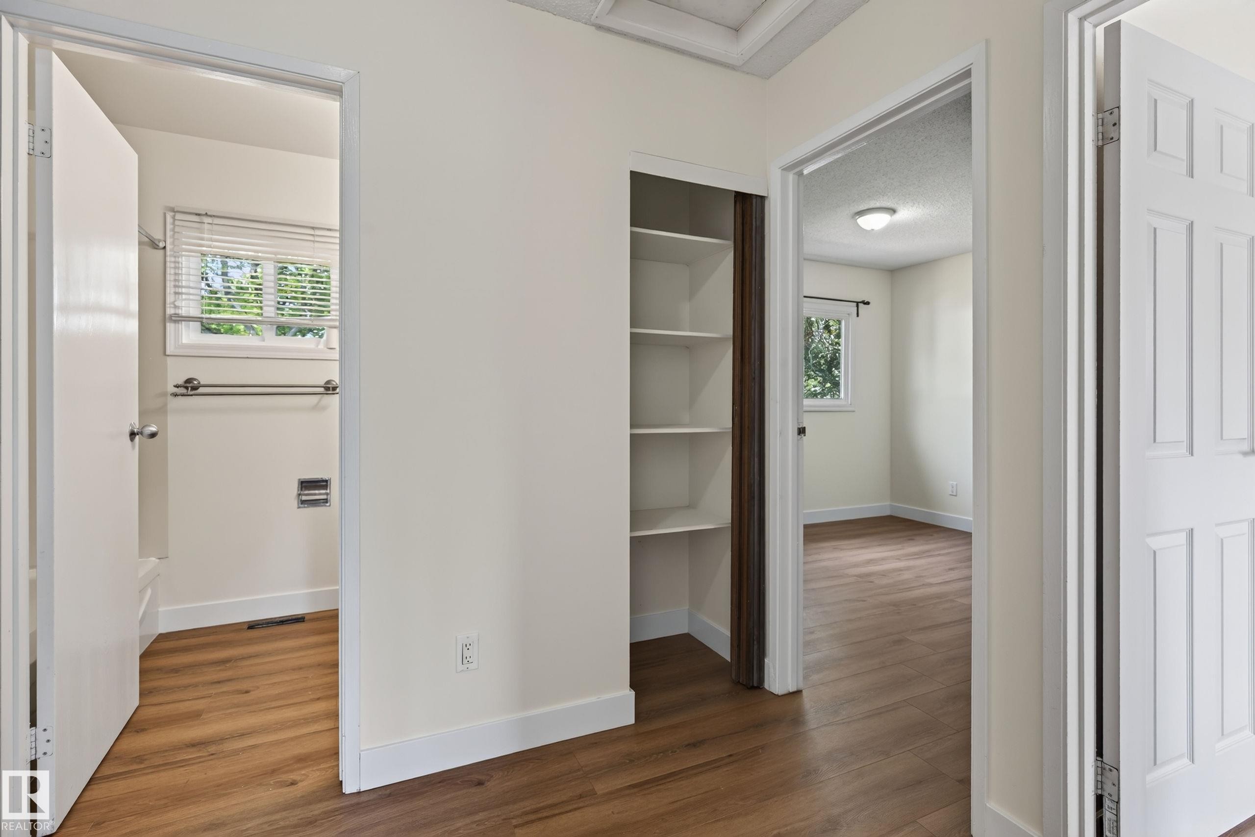 18478 62B Avenue Nw, Edmonton, AB - Indoor Photo Showing Other Room