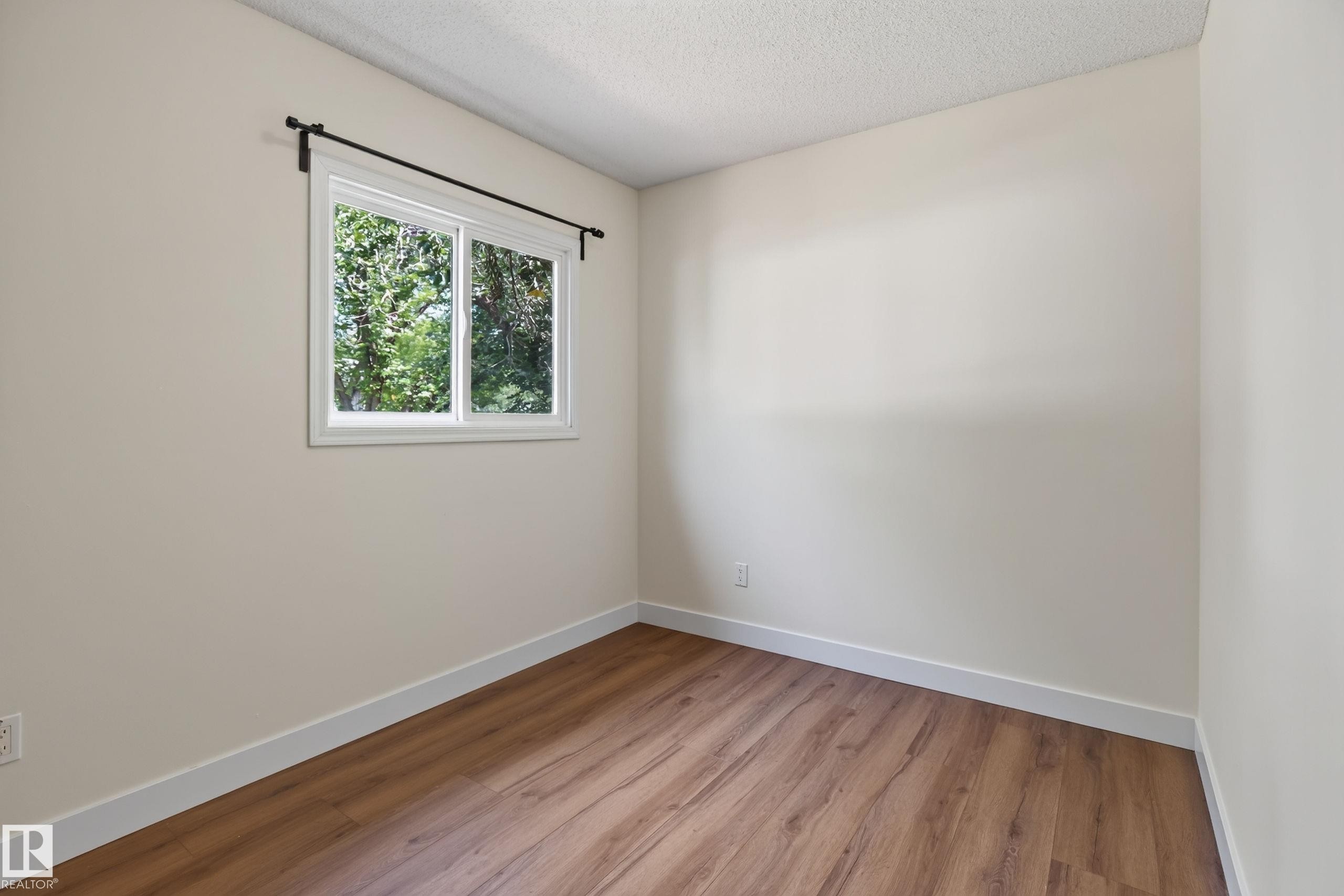 18478 62B Avenue Nw, Edmonton, AB - Indoor Photo Showing Other Room