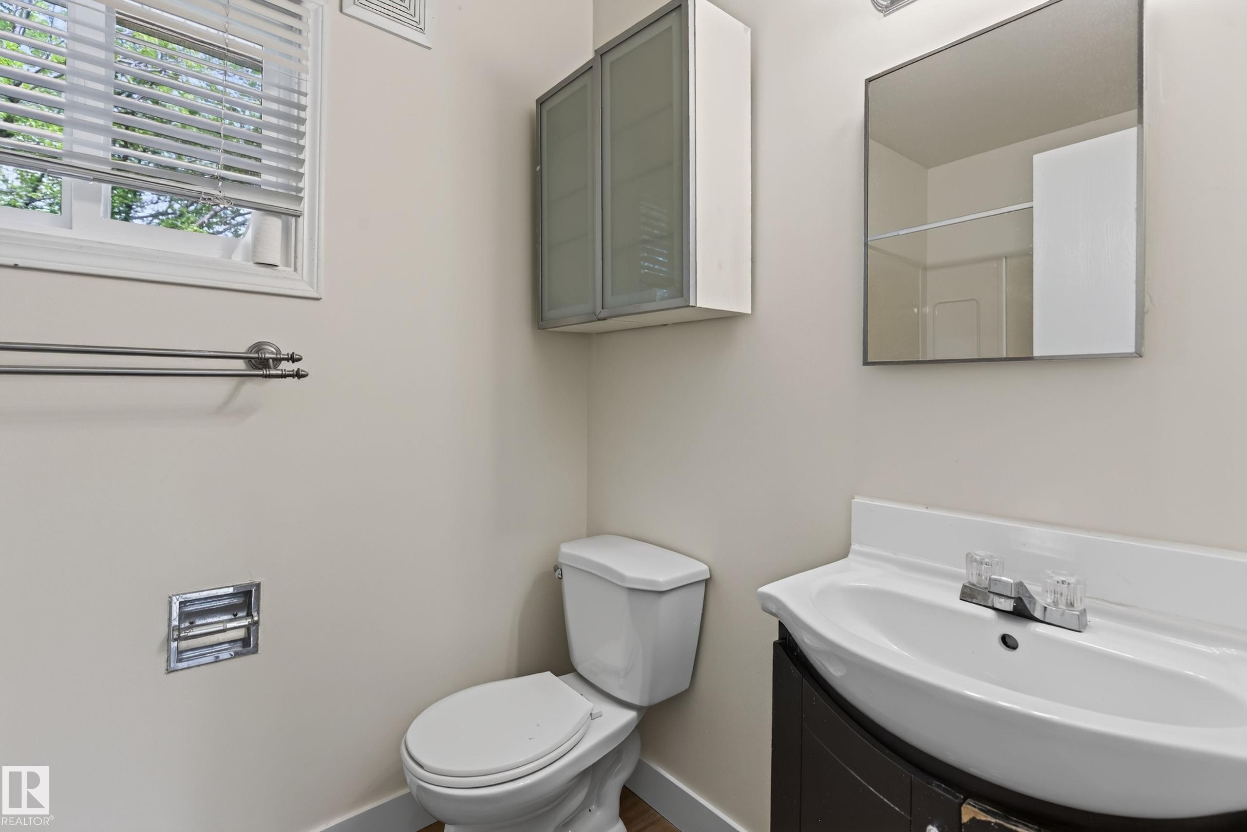 18478 62B Avenue Nw, Edmonton, AB - Indoor Photo Showing Bathroom