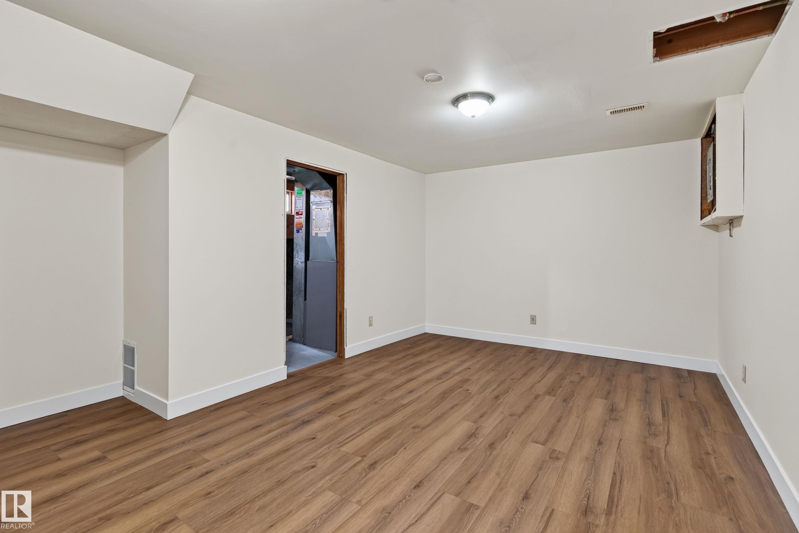 18478 62B Avenue Nw, Edmonton, AB - Indoor Photo Showing Other Room