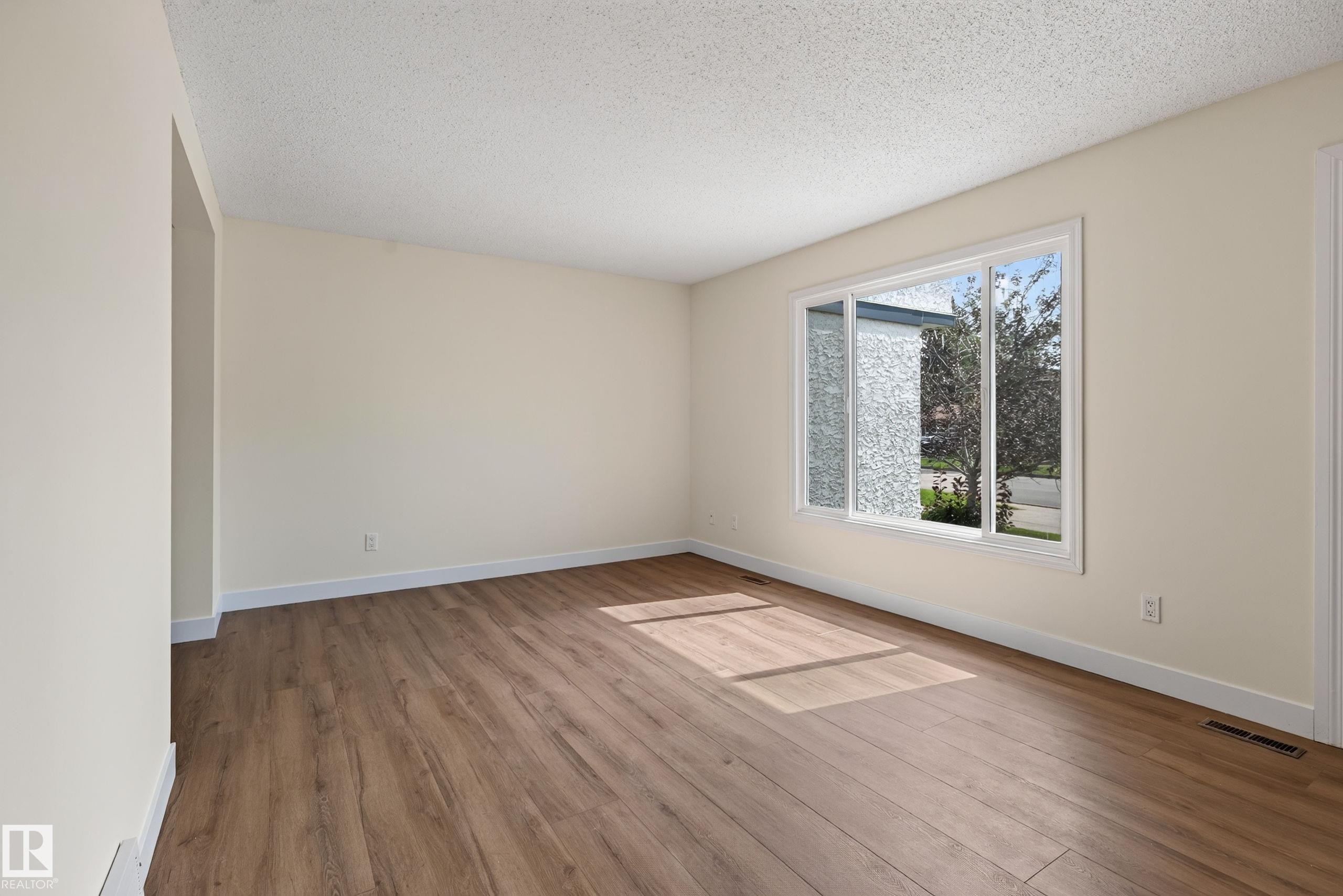 18478 62B Avenue Nw, Edmonton, AB - Indoor Photo Showing Other Room