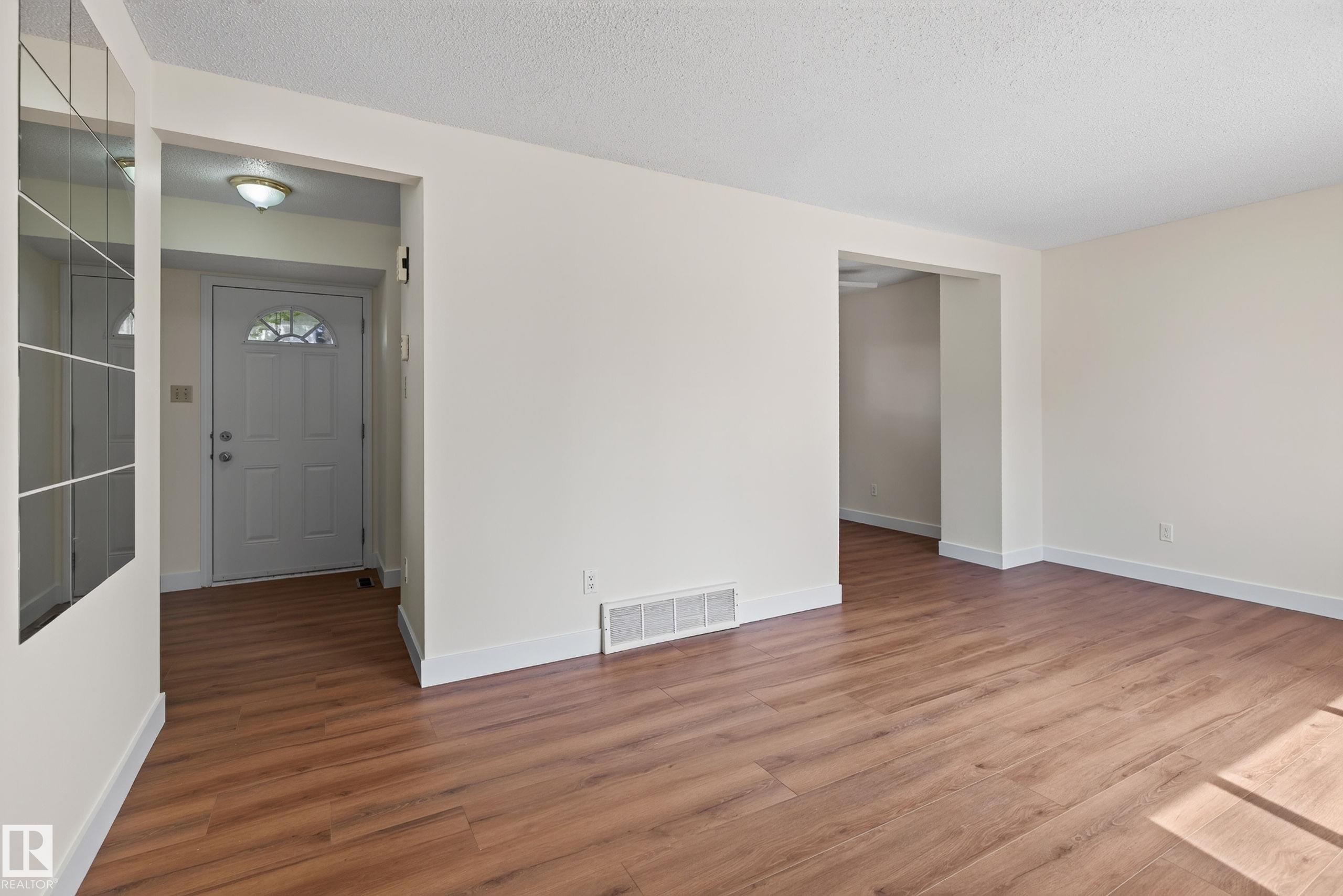 18478 62B Avenue Nw, Edmonton, AB - Indoor Photo Showing Other Room