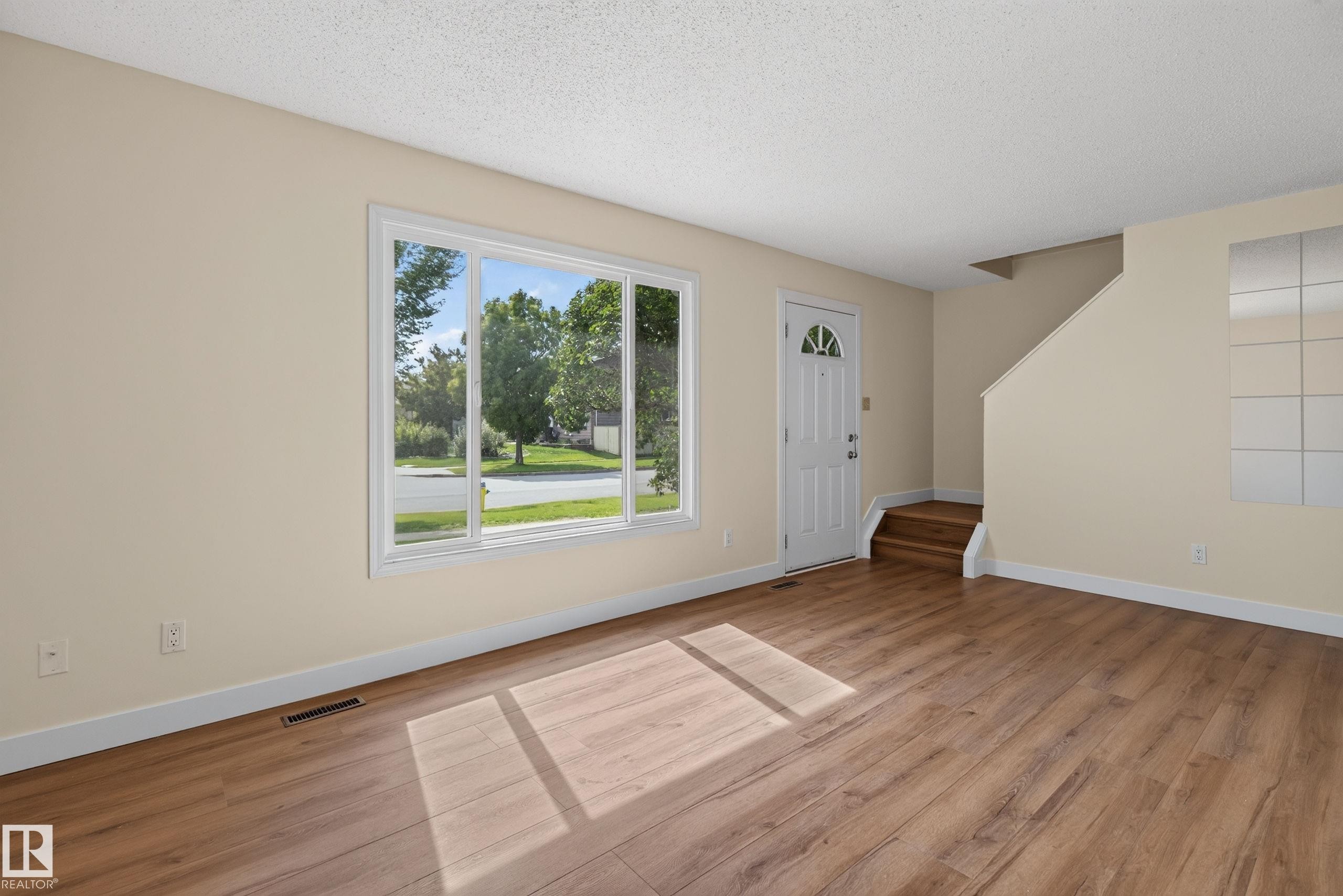 18478 62B Avenue Nw, Edmonton, AB - Indoor Photo Showing Other Room