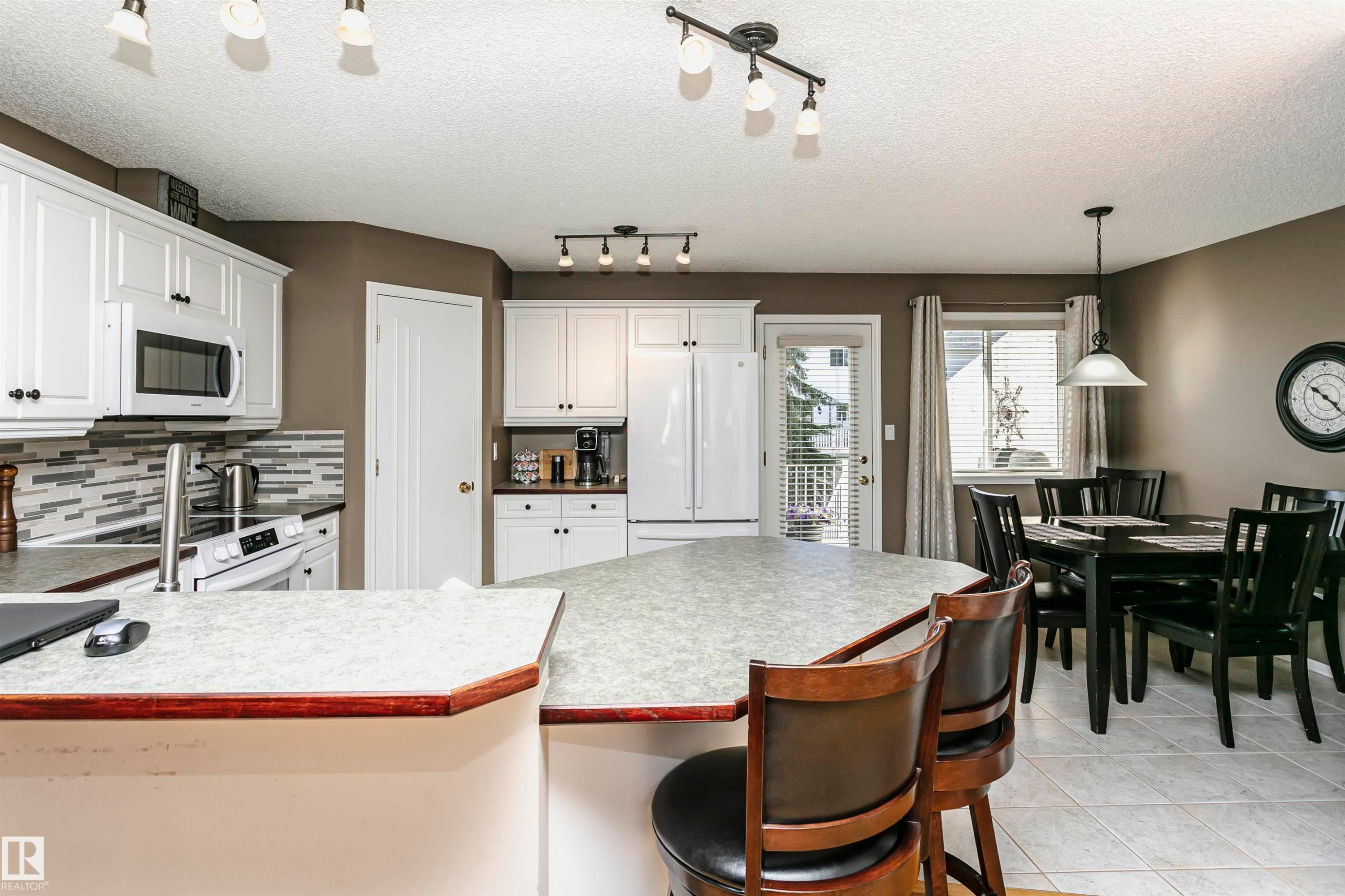 #22 11717 9B Av Nw, Edmonton, AB