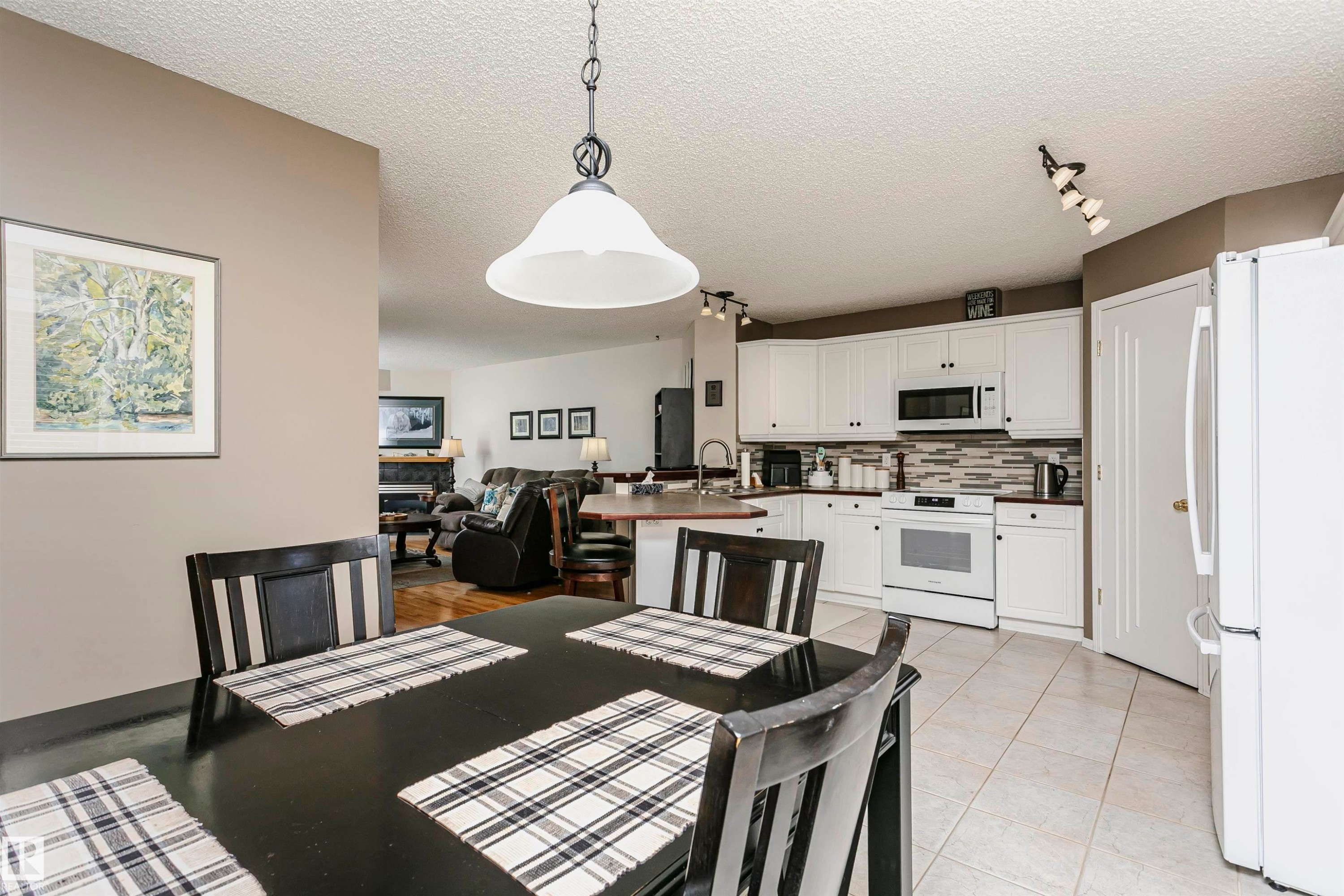 #22 11717 9B Av Nw, Edmonton, AB