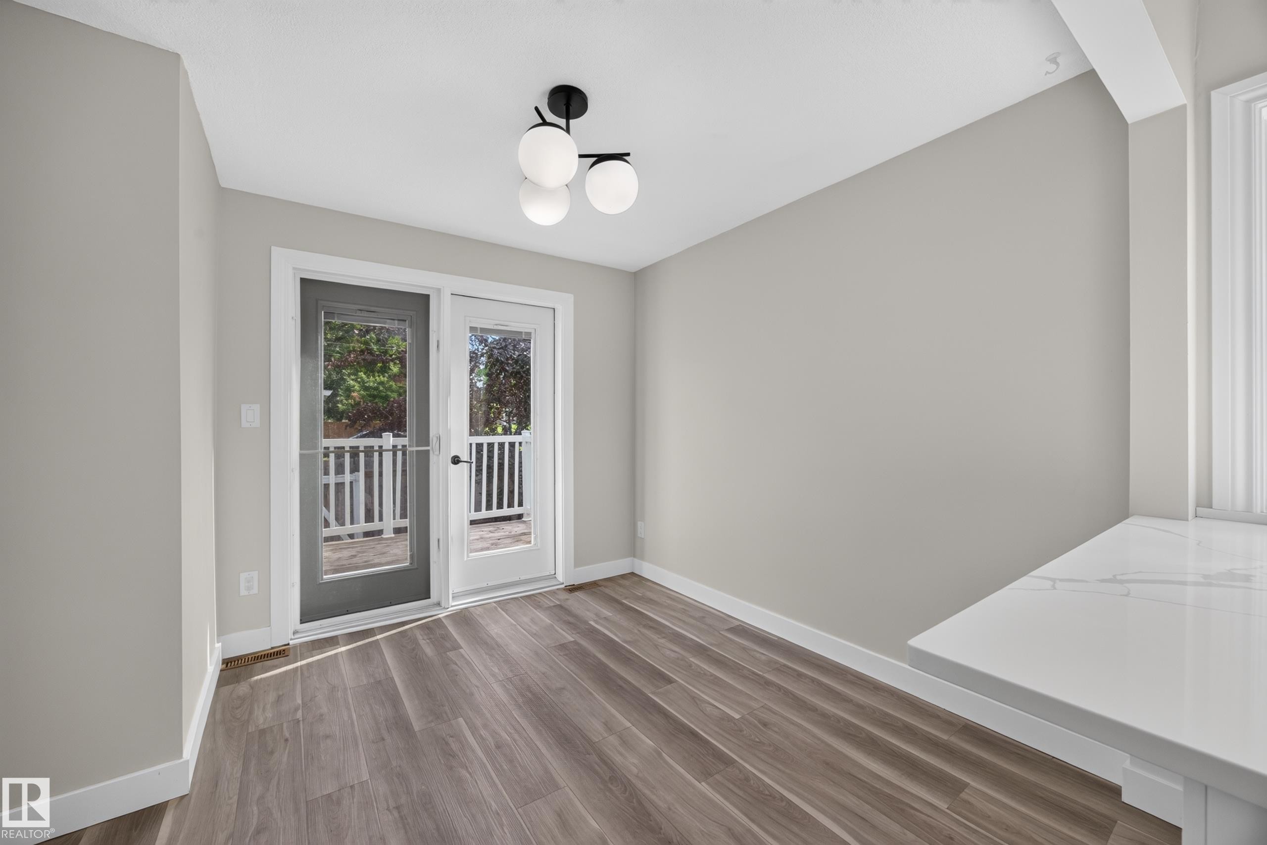 11603 71 Street Nw, Edmonton, AB - Indoor Photo Showing Other Room