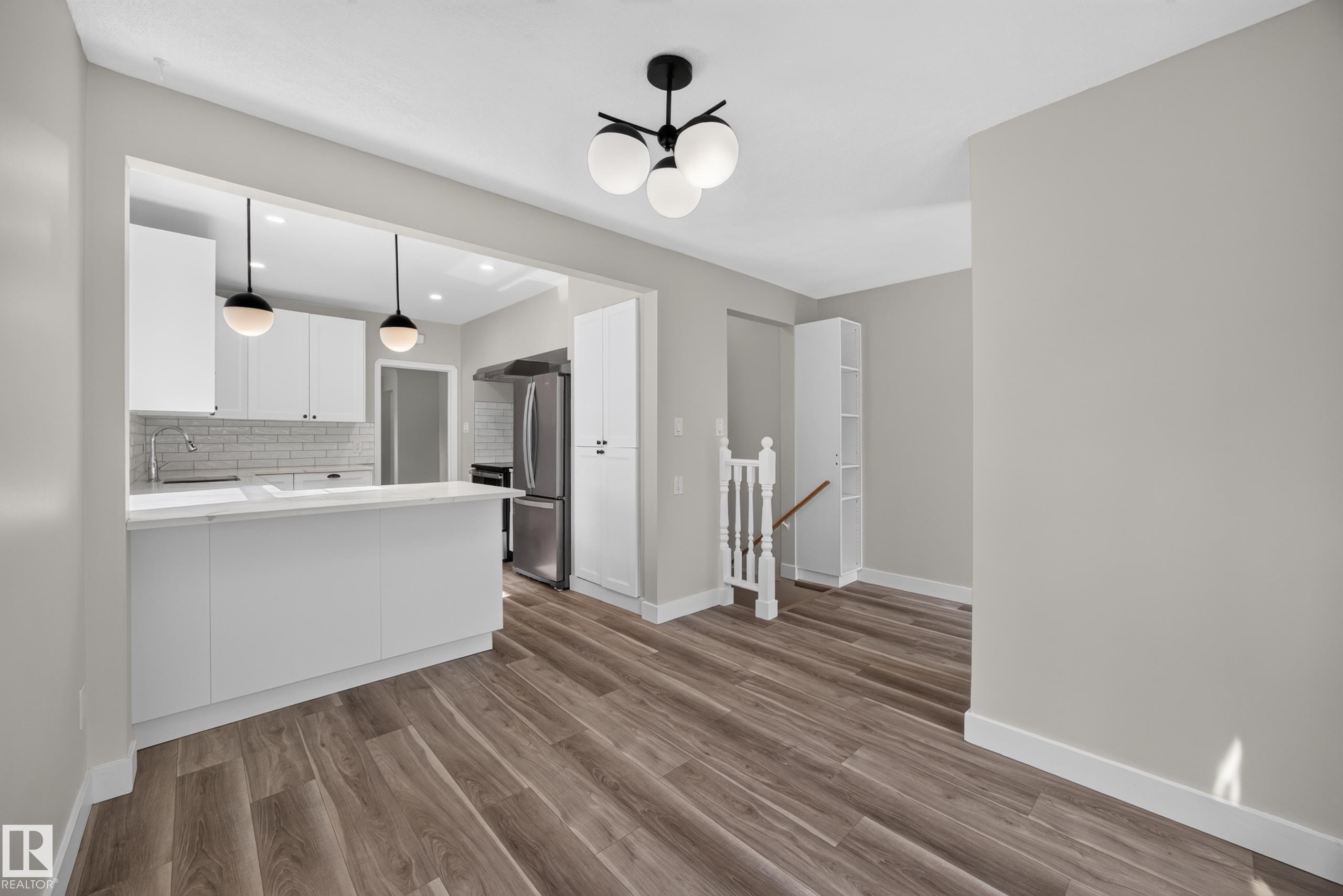11603 71 Street Nw, Edmonton, AB - Indoor Photo Showing Kitchen