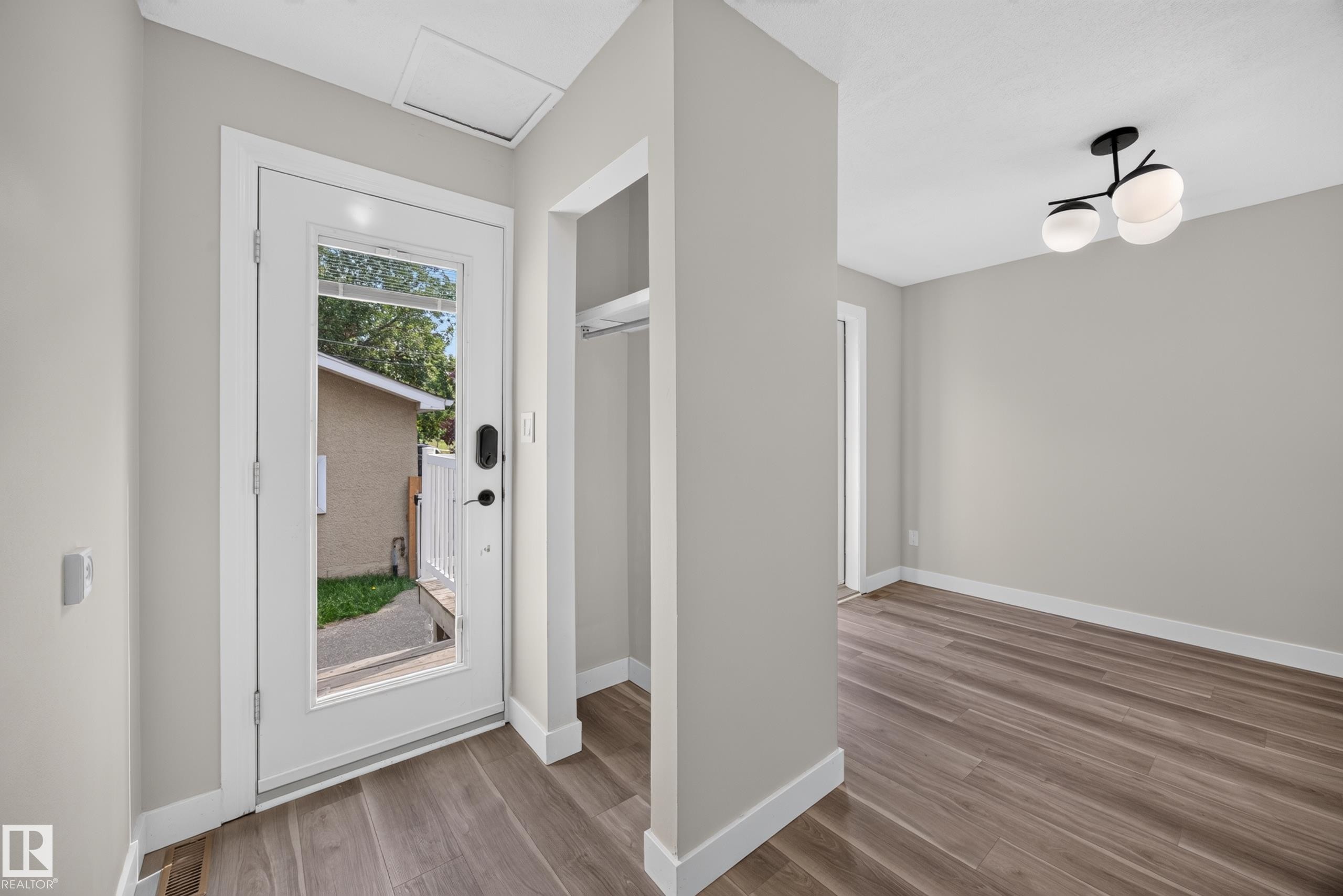 11603 71 Street Nw, Edmonton, AB - Indoor Photo Showing Other Room
