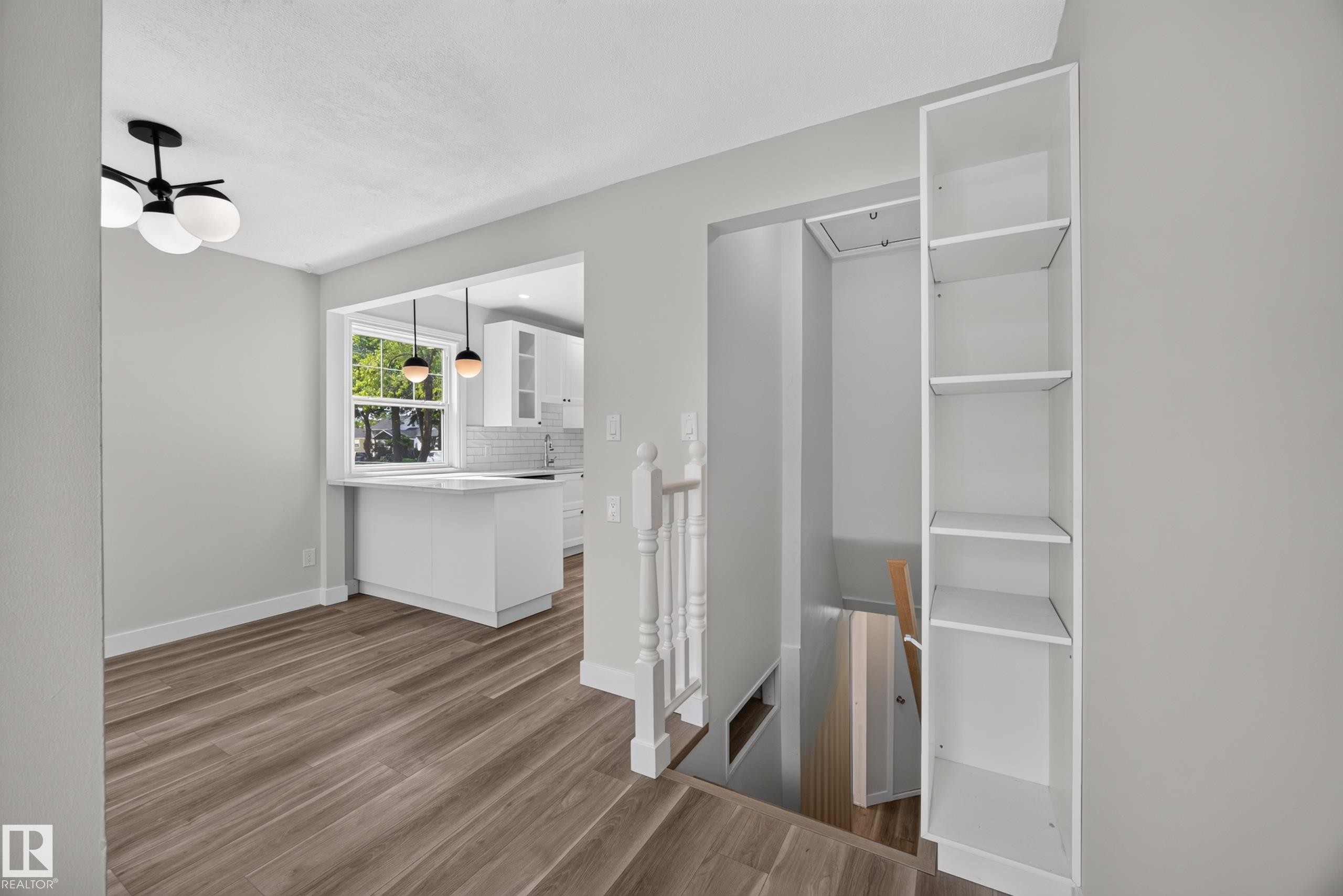 11603 71 Street Nw, Edmonton, AB - Indoor