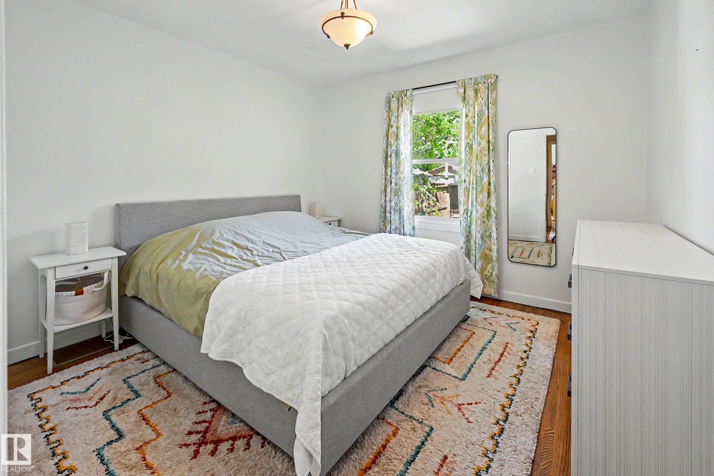 11603 71 Street Nw, Edmonton, AB - Indoor Photo Showing Bedroom