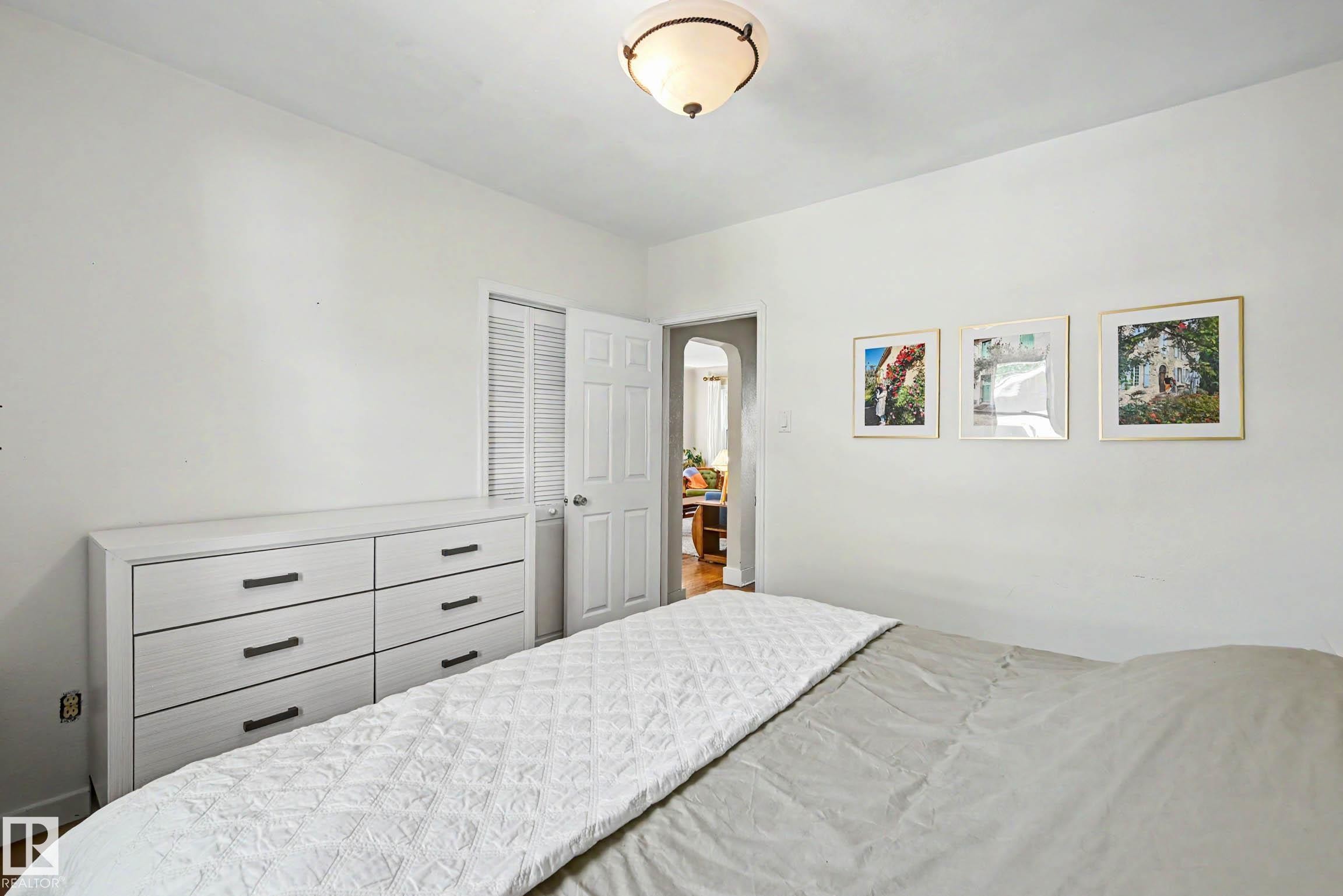 11603 71 Street Nw, Edmonton, AB - Indoor Photo Showing Bedroom