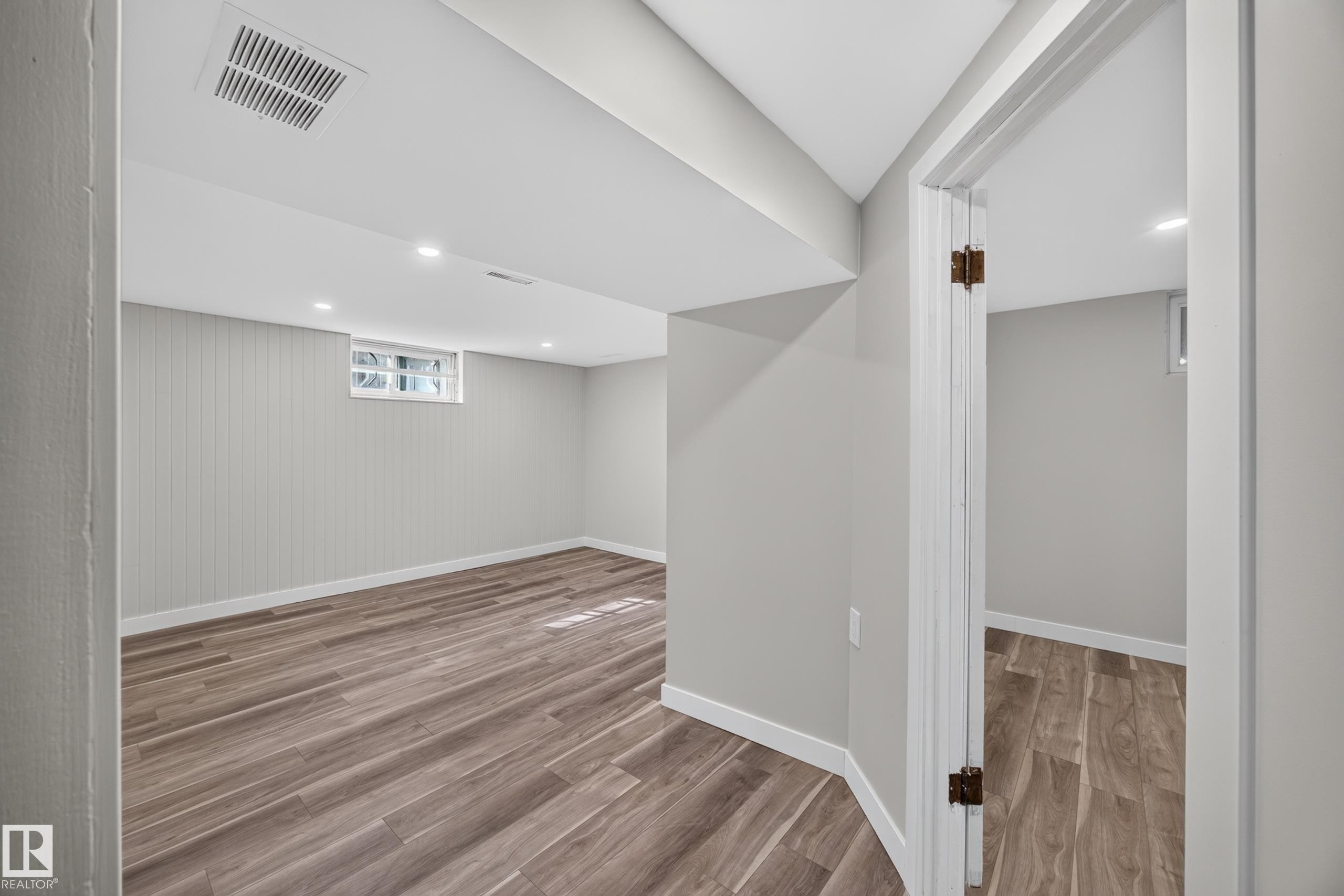 11603 71 Street Nw, Edmonton, AB - Indoor
