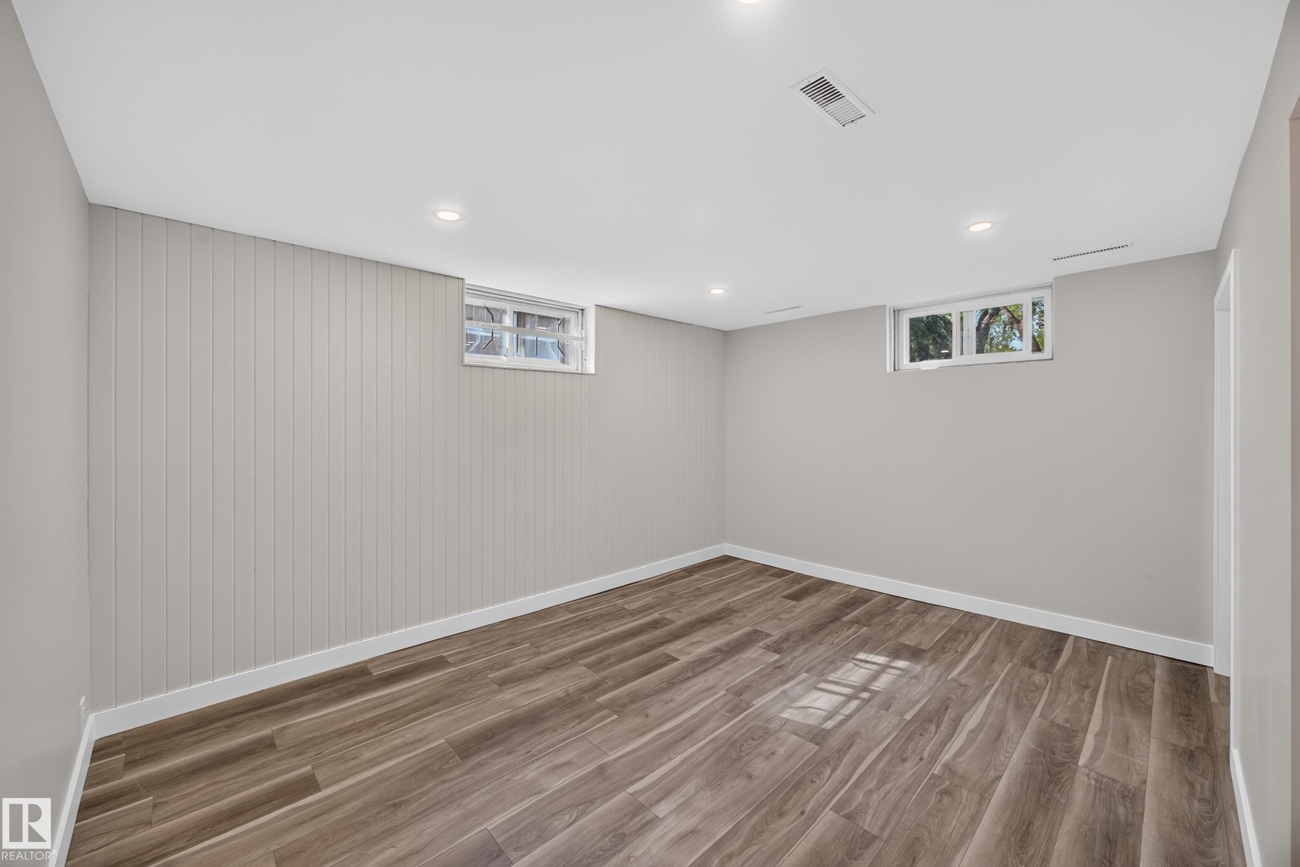 11603 71 Street Nw, Edmonton, AB - Indoor