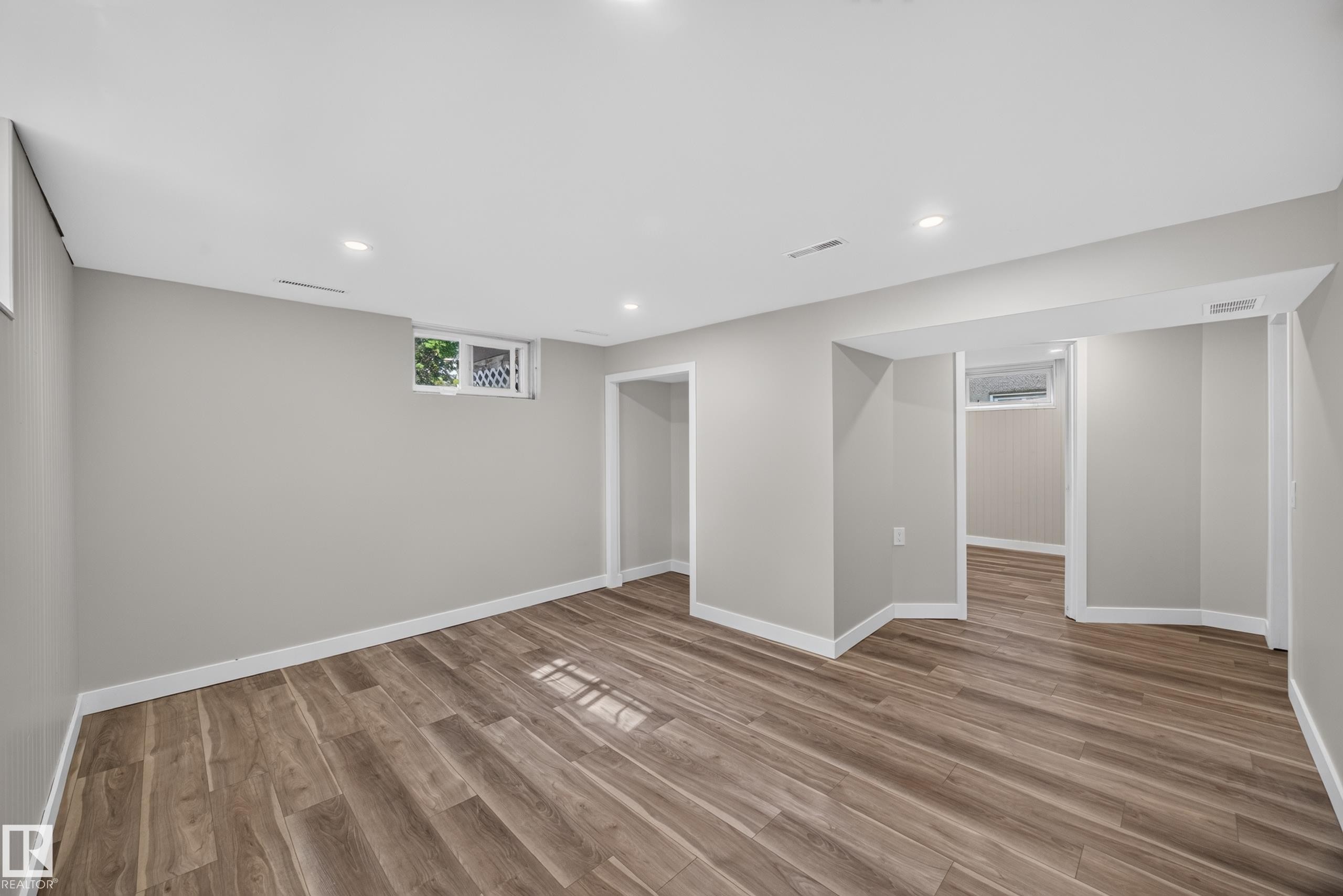 11603 71 Street Nw, Edmonton, AB - Indoor