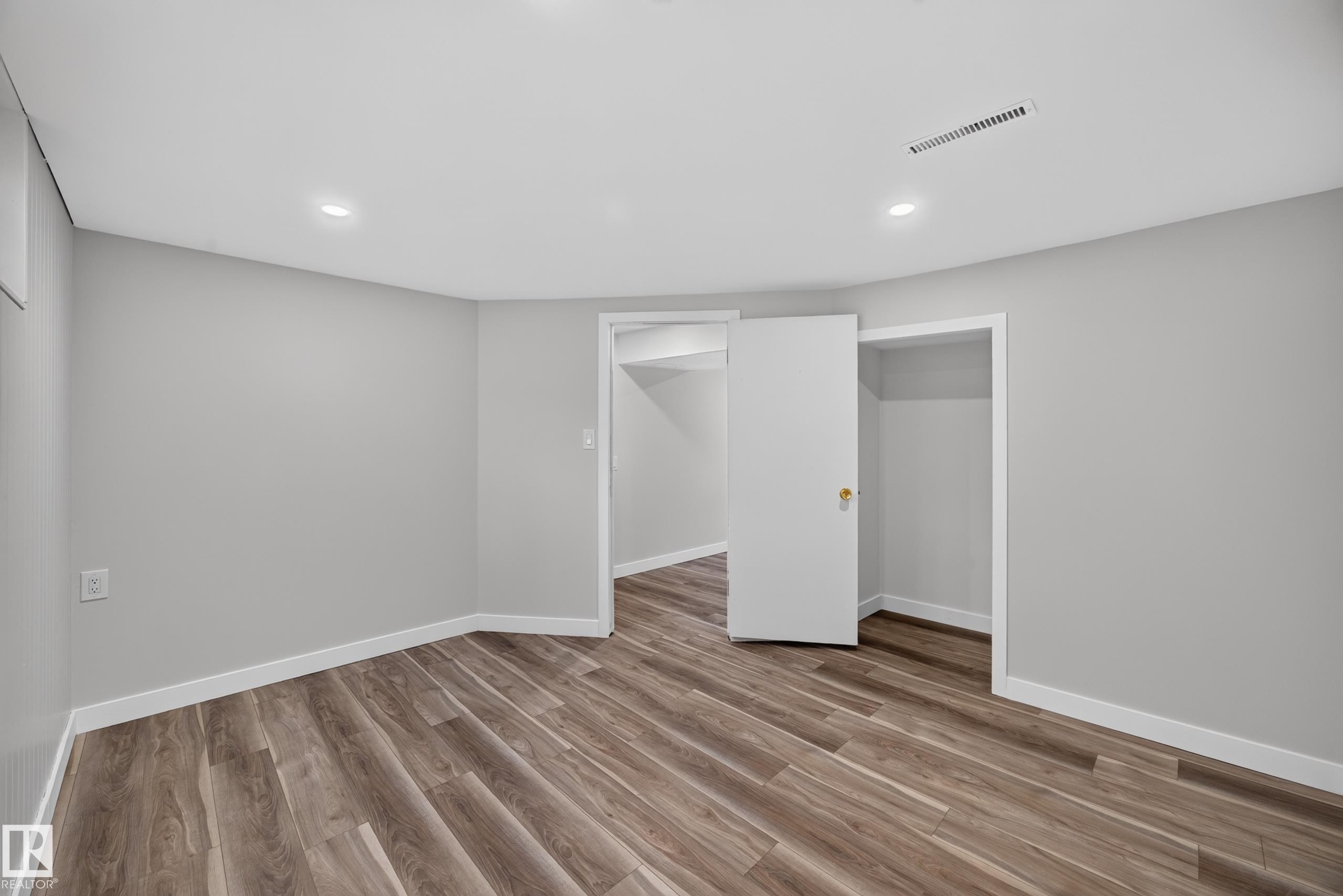 11603 71 Street Nw, Edmonton, AB - Indoor Photo Showing Other Room