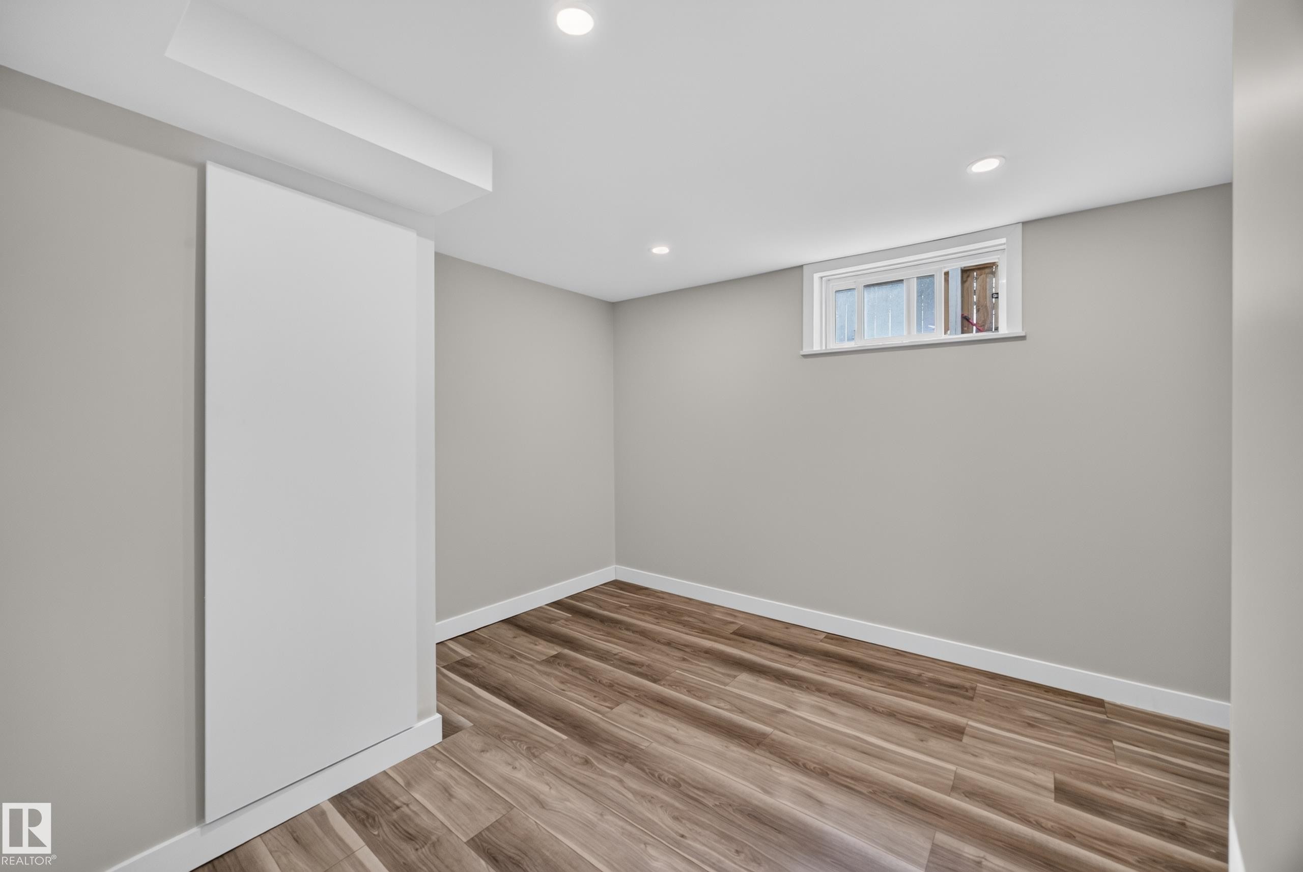 11603 71 Street Nw, Edmonton, AB - Indoor Photo Showing Other Room
