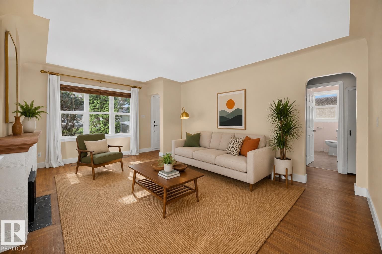 11603 71 Street Nw, Edmonton, AB - Indoor Photo Showing Living Room
