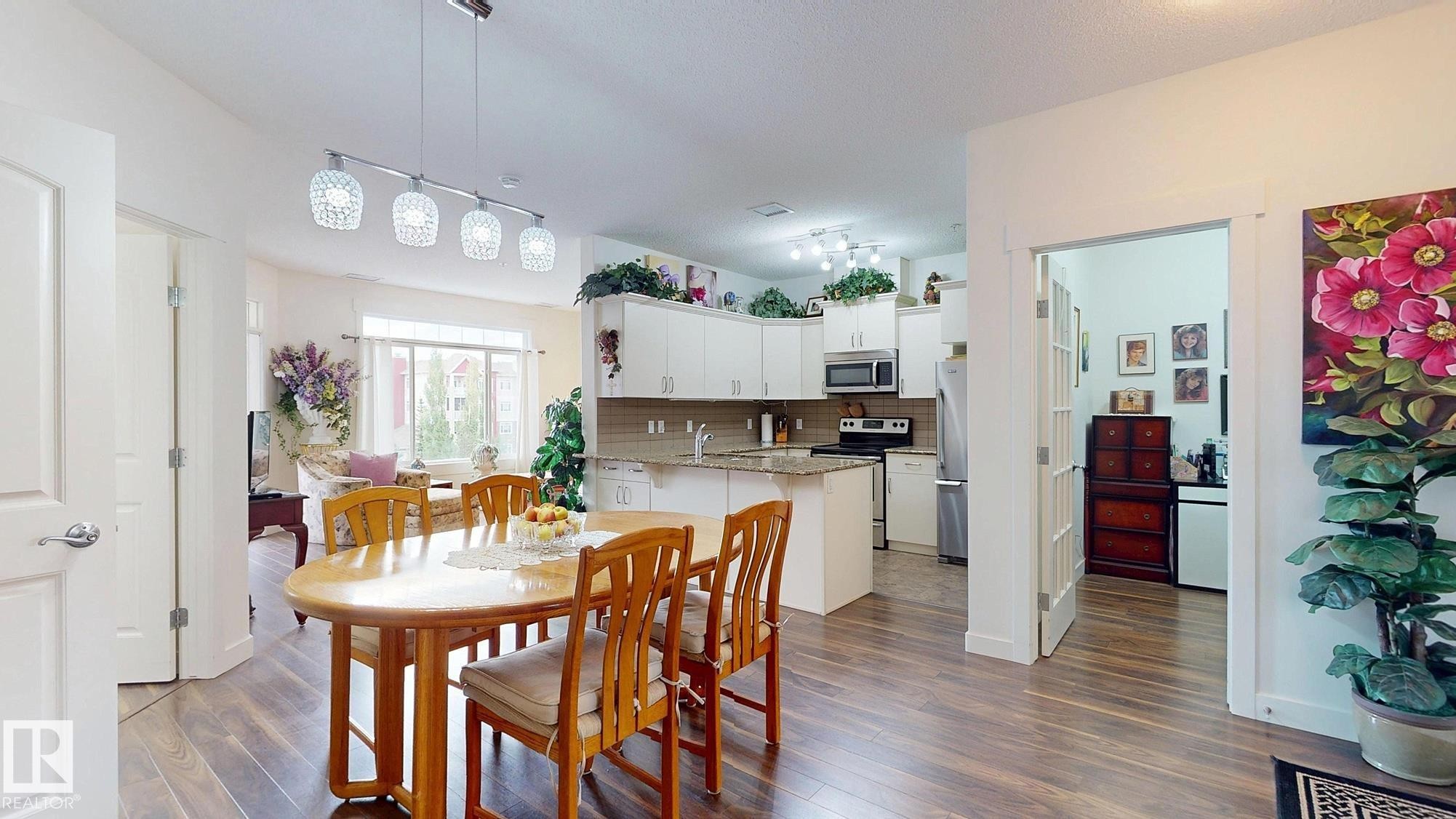 #313 511 Queen St, Spruce Grove, AB - Indoor Photo Showing Dining Room