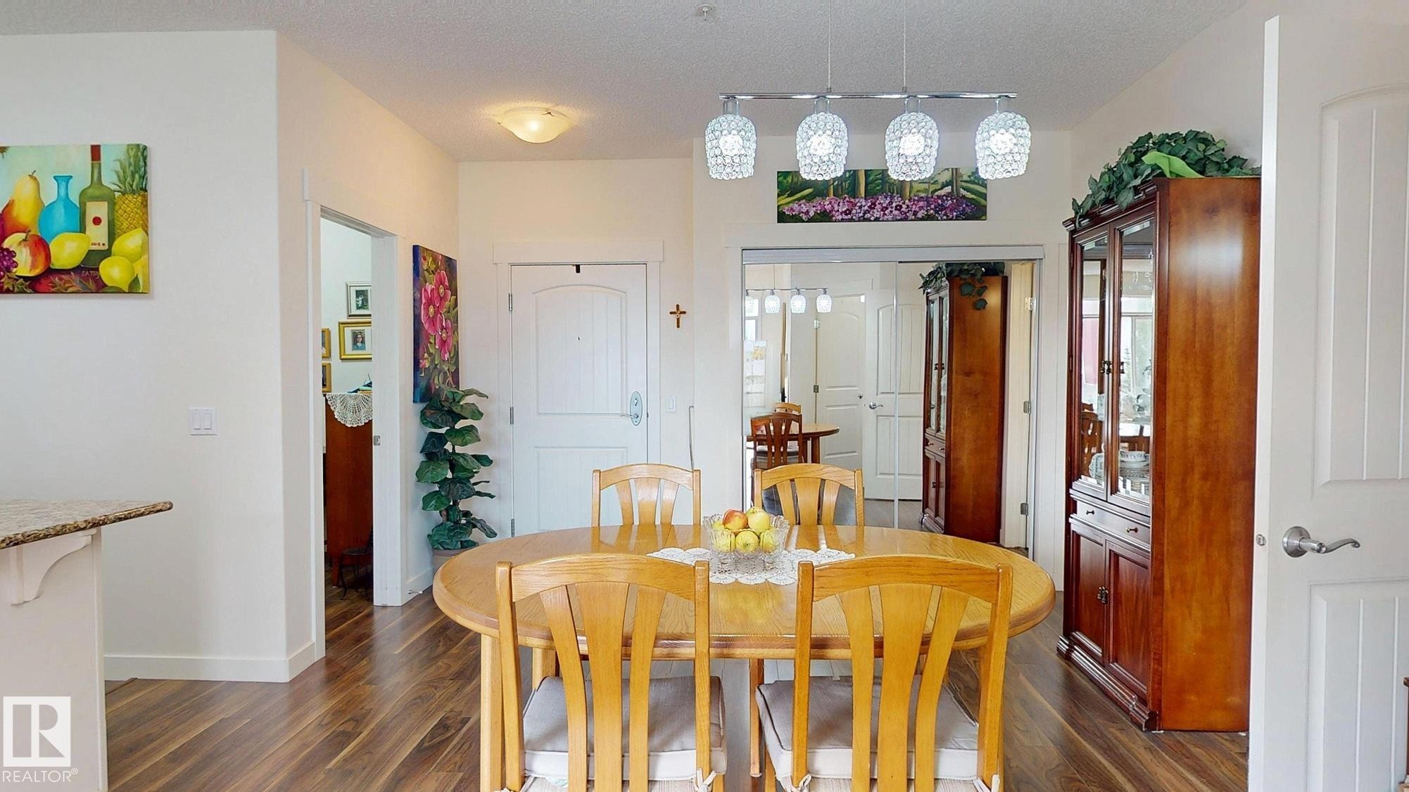 #313 511 Queen St, Spruce Grove, AB - Indoor Photo Showing Dining Room