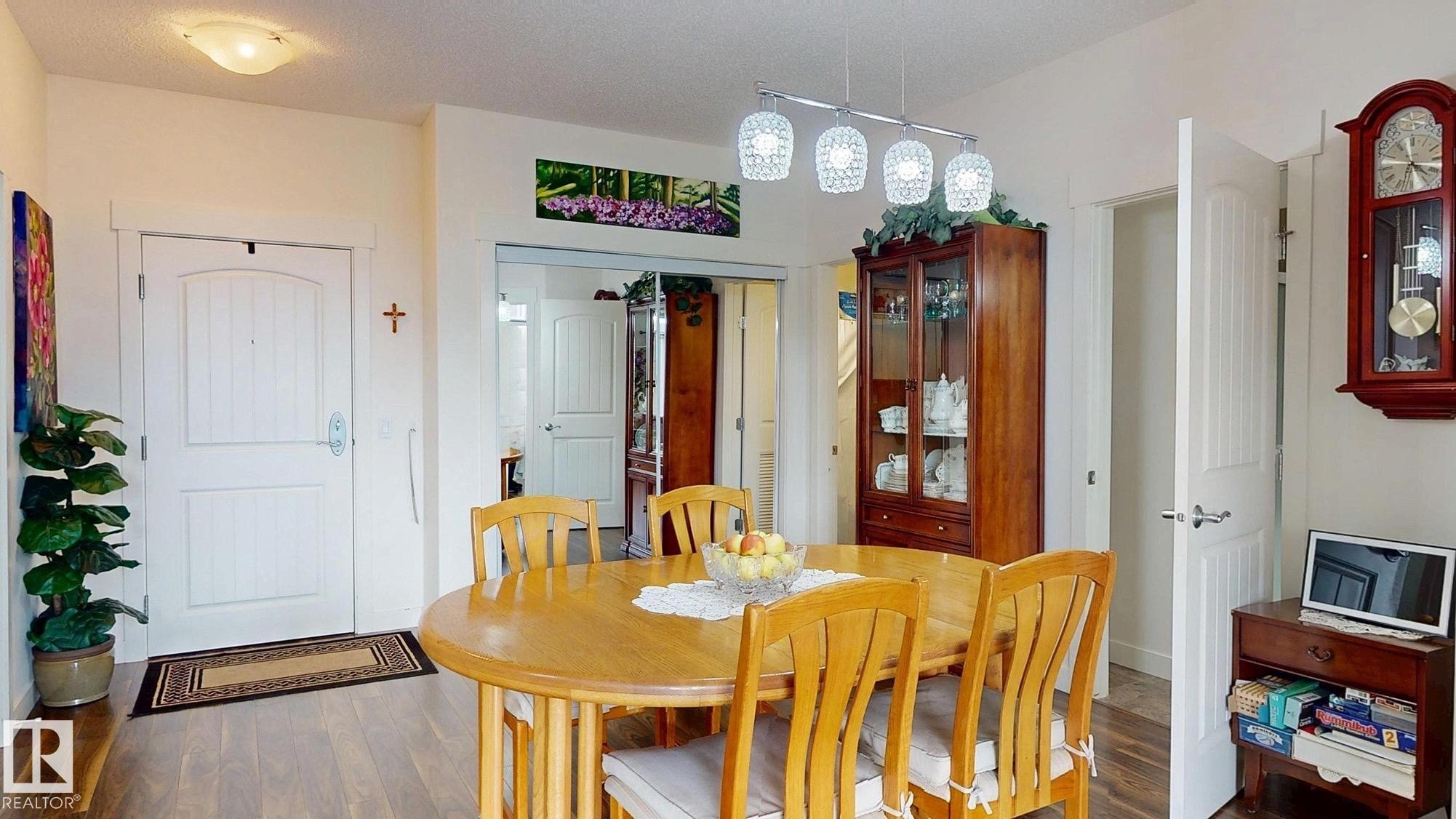 #313 511 Queen St, Spruce Grove, AB - Indoor Photo Showing Dining Room