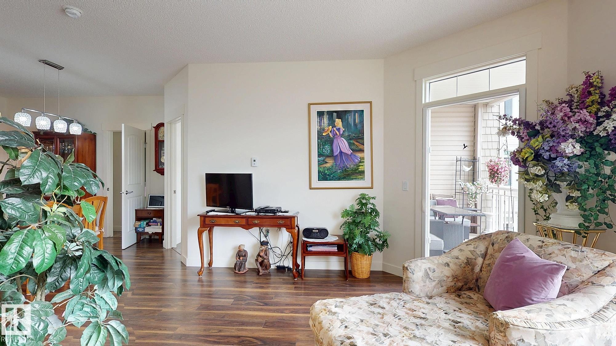 #313 511 Queen St, Spruce Grove, AB - Indoor Photo Showing Living Room