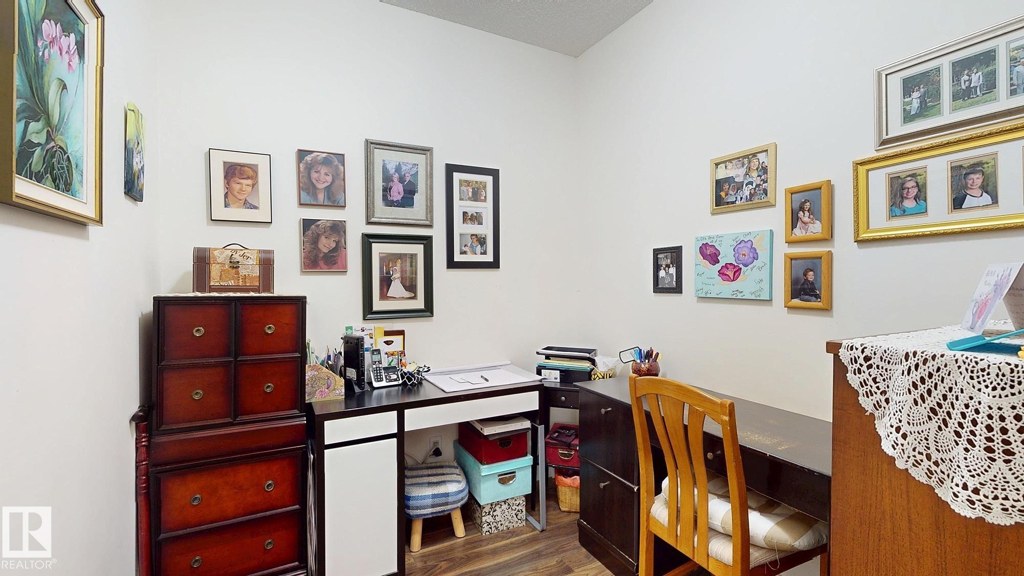 #313 511 Queen St, Spruce Grove, AB - Indoor Photo Showing Office