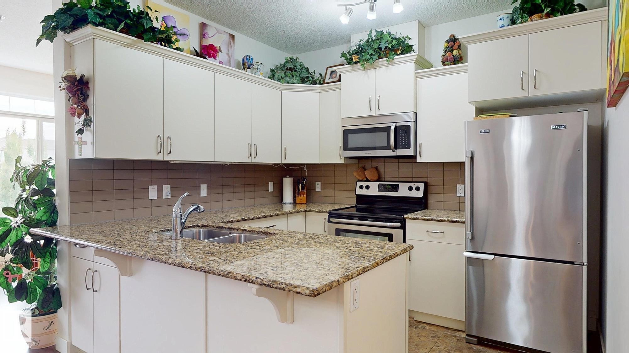 #313 511 Queen St, Spruce Grove, AB - Indoor Photo Showing Kitchen With Stainless Steel Kitchen With Double Sink With Upgraded Kitchen