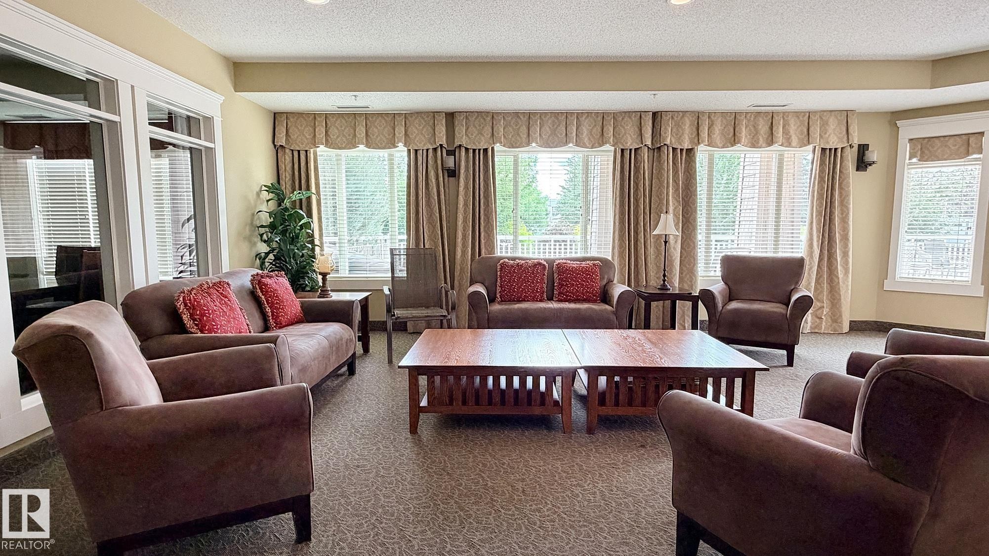 #313 511 Queen St, Spruce Grove, AB - Indoor Photo Showing Living Room