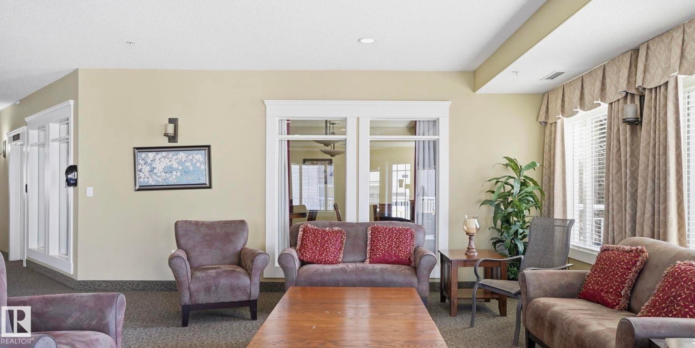 #313 511 Queen St, Spruce Grove, AB - Indoor Photo Showing Living Room