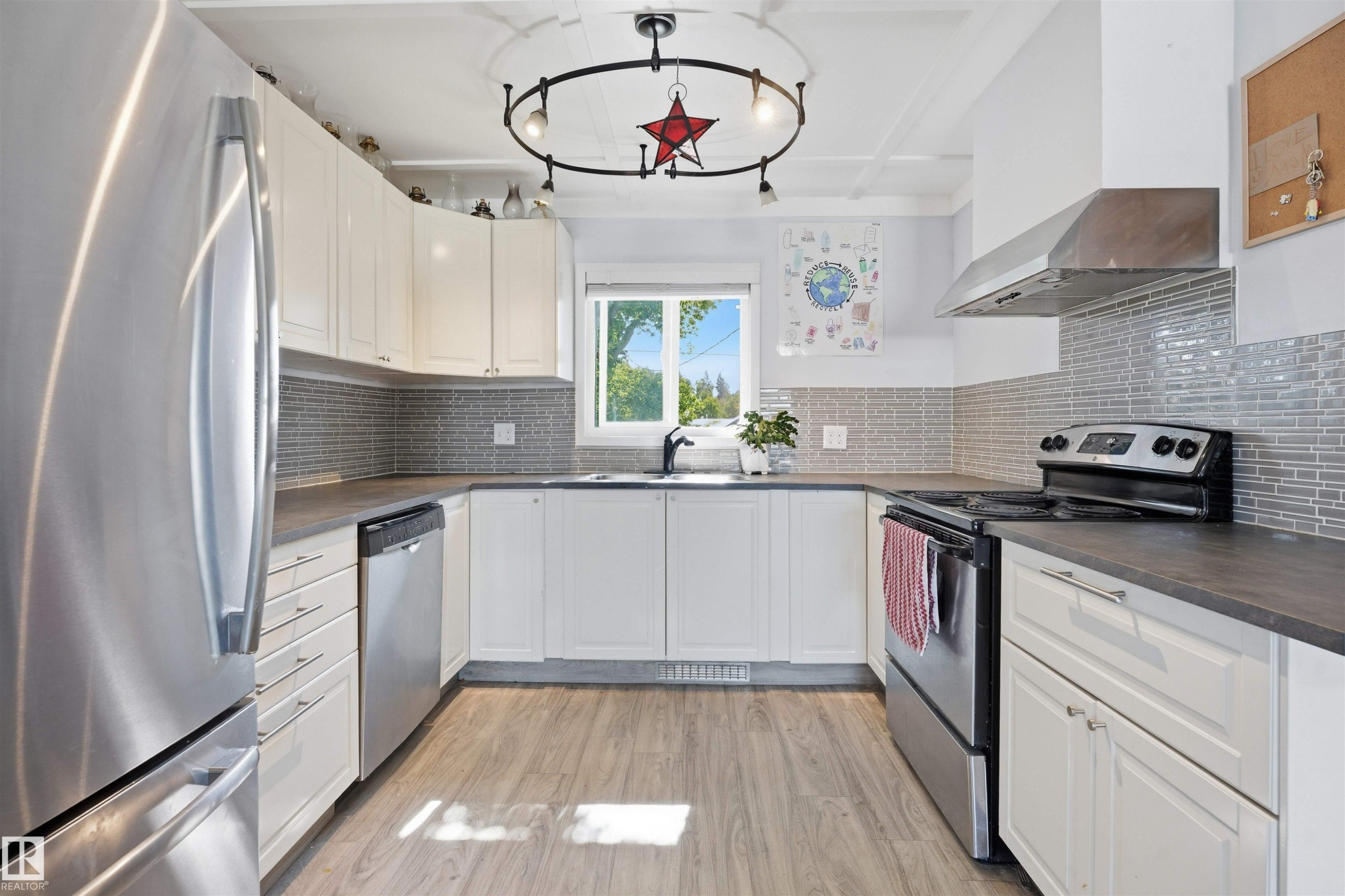 4915 49 Avenue, Onoway, AB