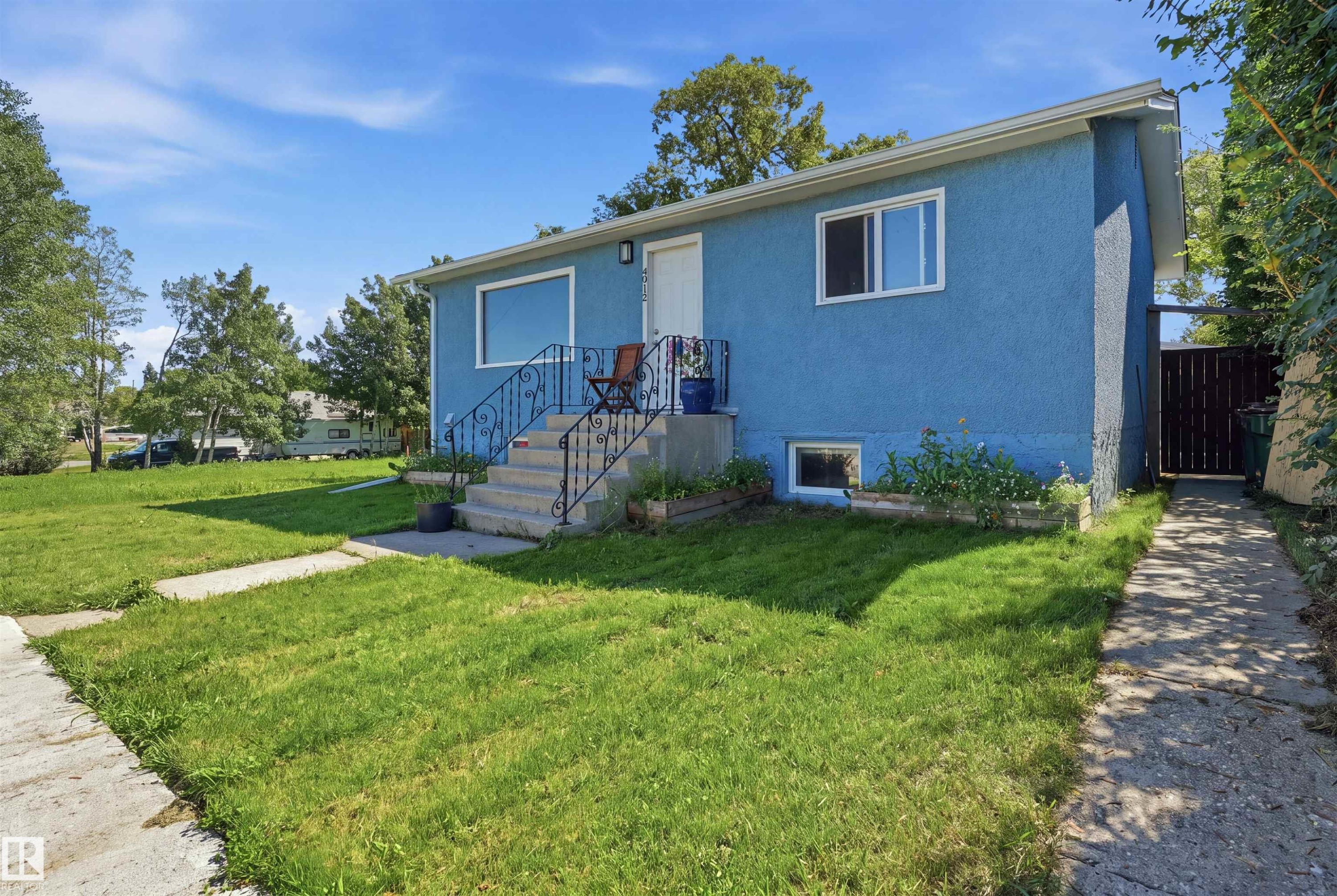 4915 49 Avenue, Onoway, AB