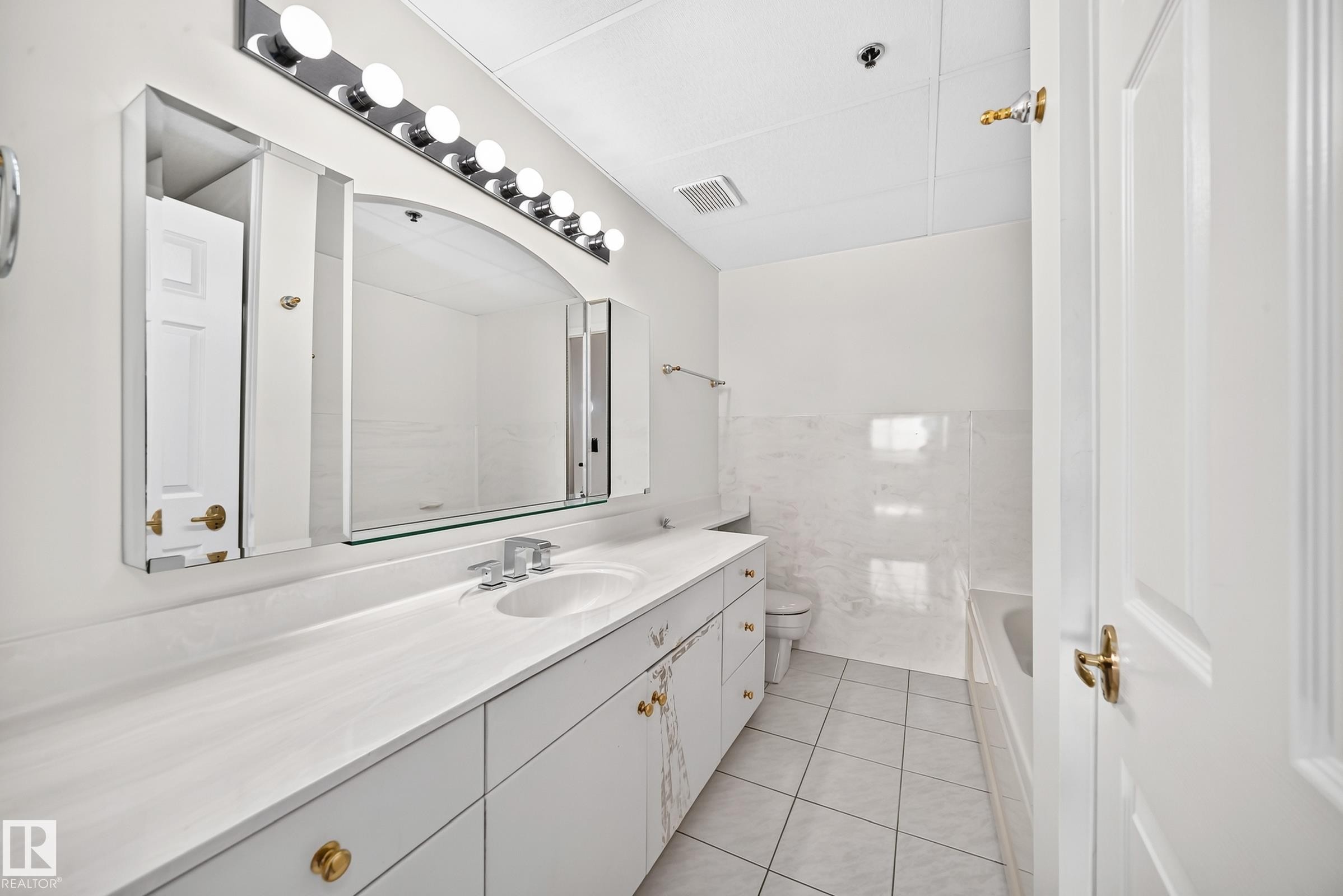 #606 8728 Gateway Bv Nw, Edmonton, AB