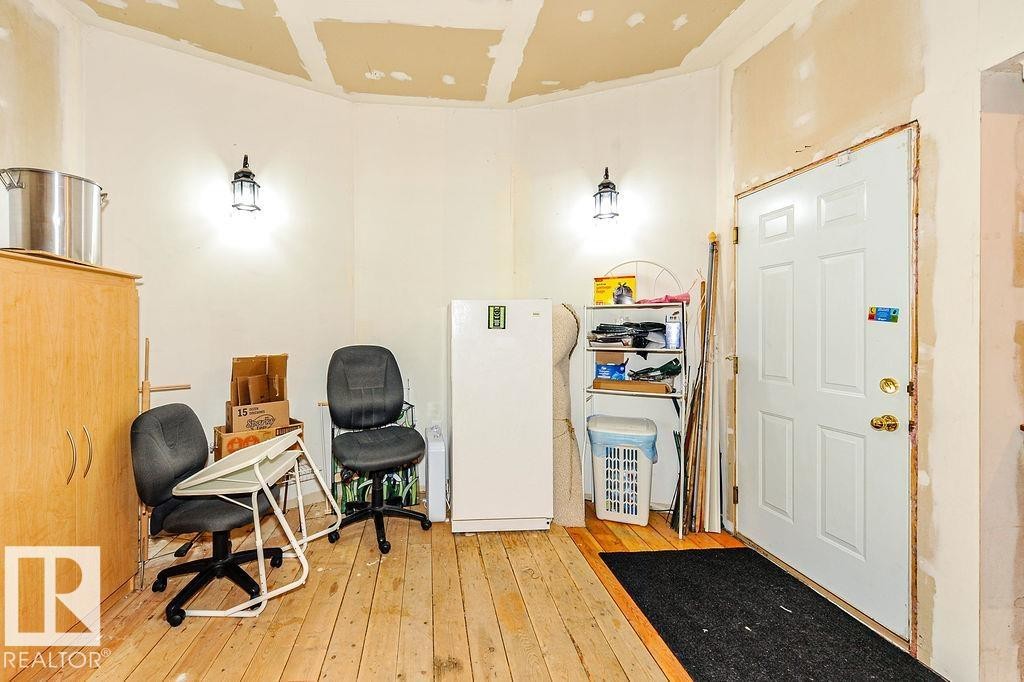 4720 51 Street, Camrose, AB - Indoor