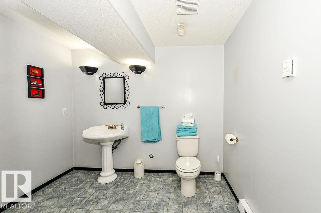 4720 51 Street, Camrose, AB - Indoor Photo Showing Bathroom