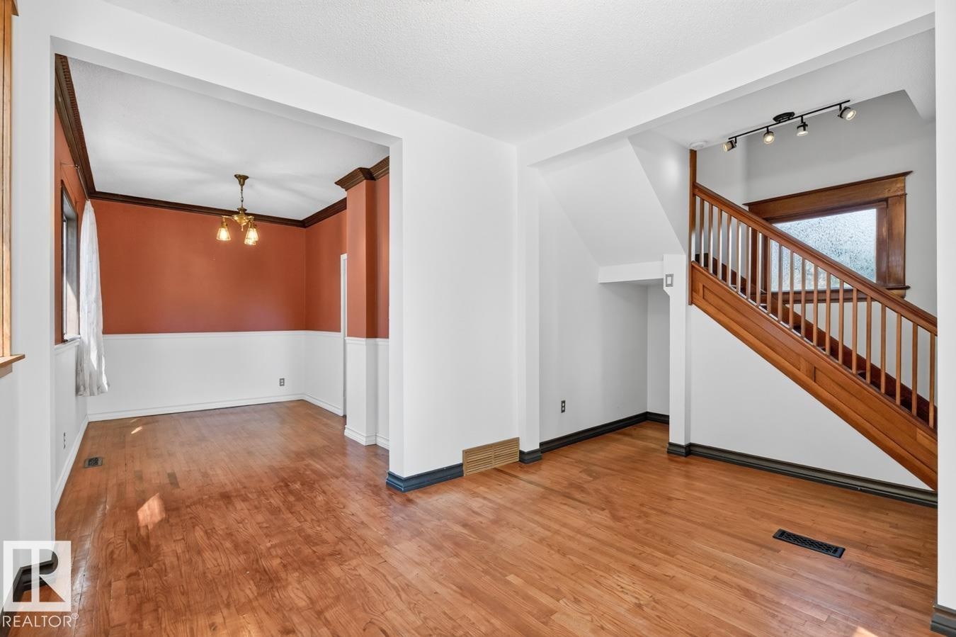 8730 84 Avenue Nw, Edmonton, AB