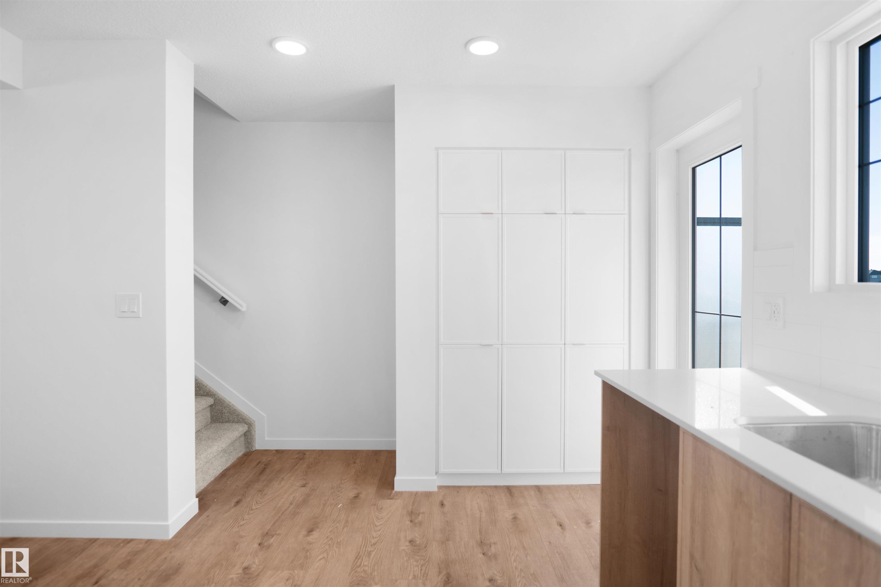 523 Aster Drive Nw, Edmonton, AB
