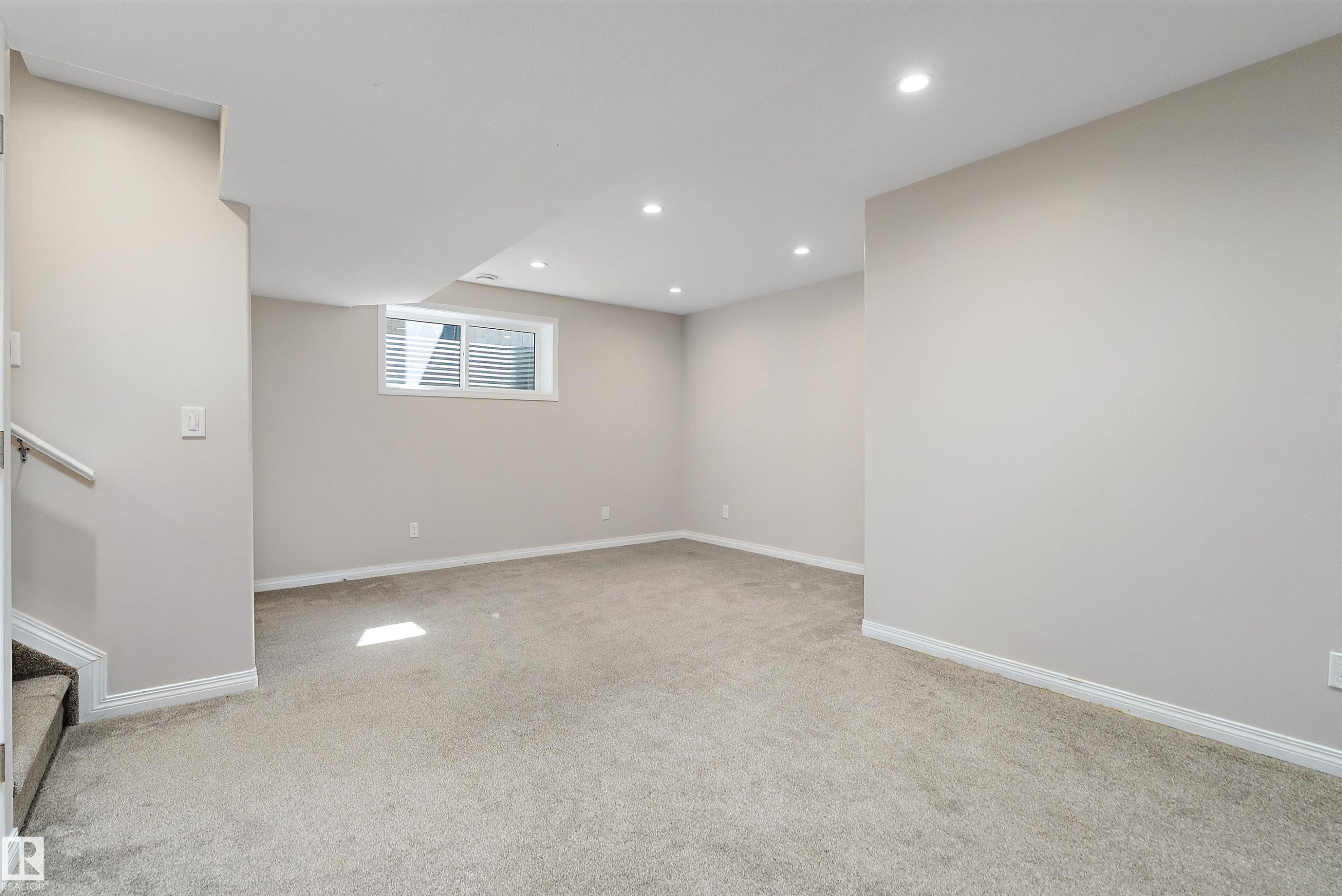 3893 Gallinger Loop Nw, Edmonton, AB