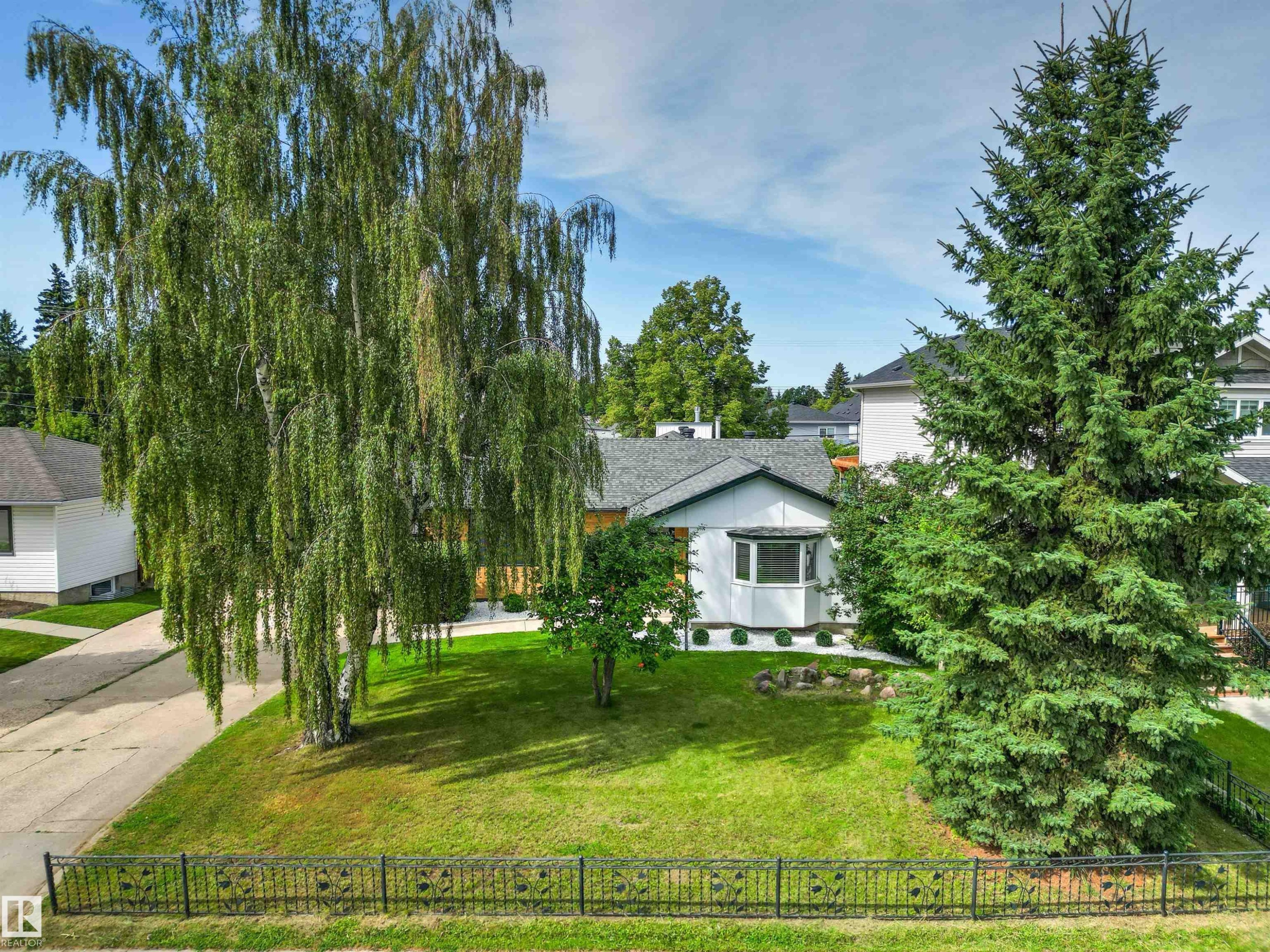 4704 106A Avenue Nw, Edmonton, AB